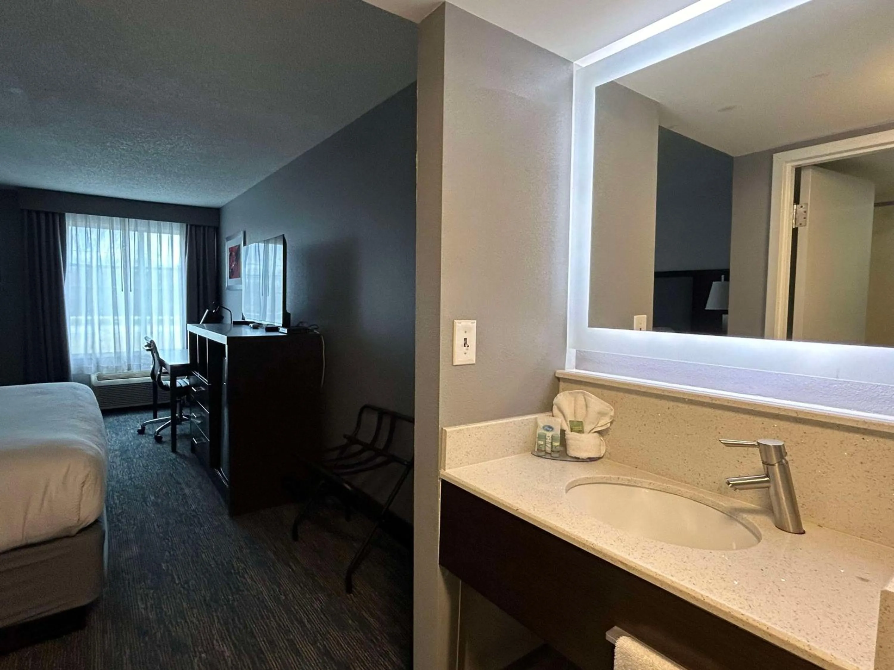 Bathroom, Bed in Best Western Carlisle South