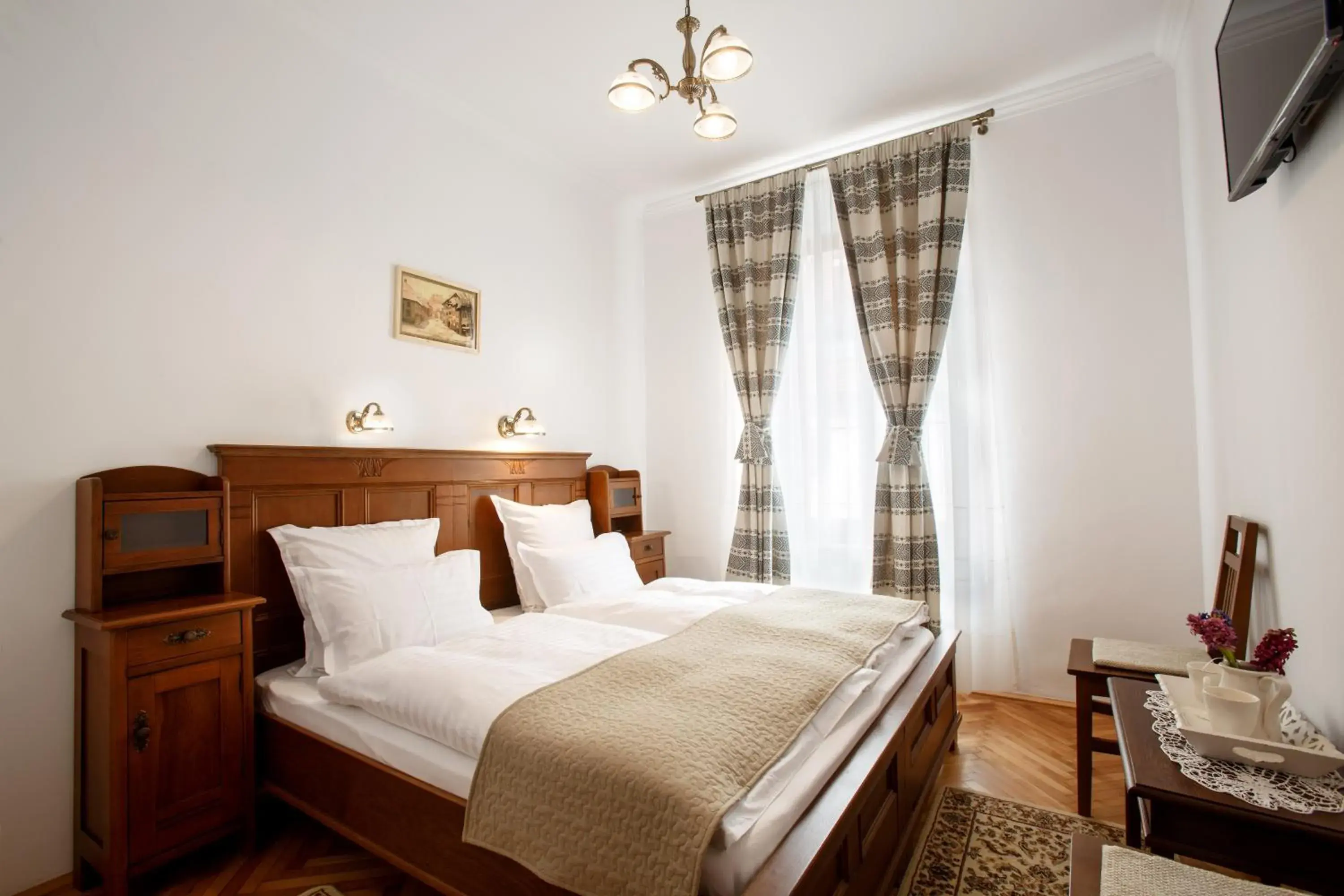 Standard Queen Room in La Teo Pensiune si Pivnita Standard Queen Room in La Teo Pensiune si Pivnita