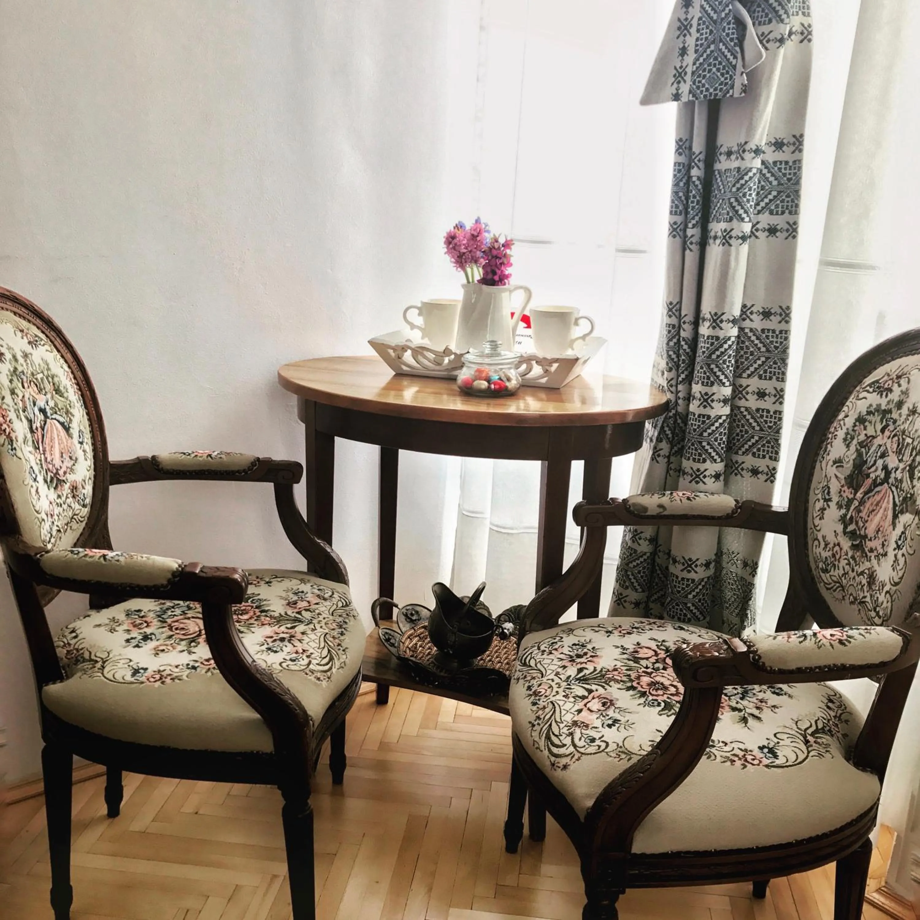 Coffee/tea facilities in La Teo Pensiune si Pivnita