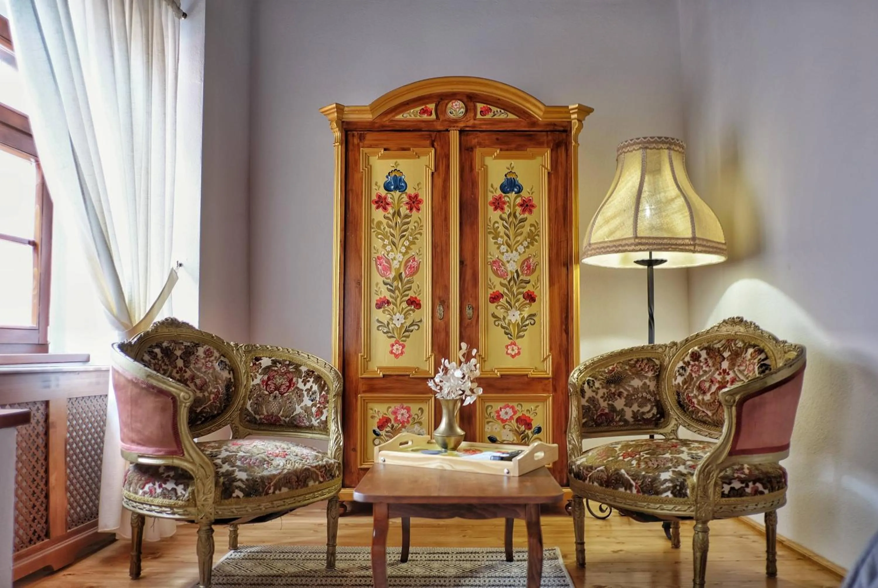 Day in La Teo Pensiune si Pivnita