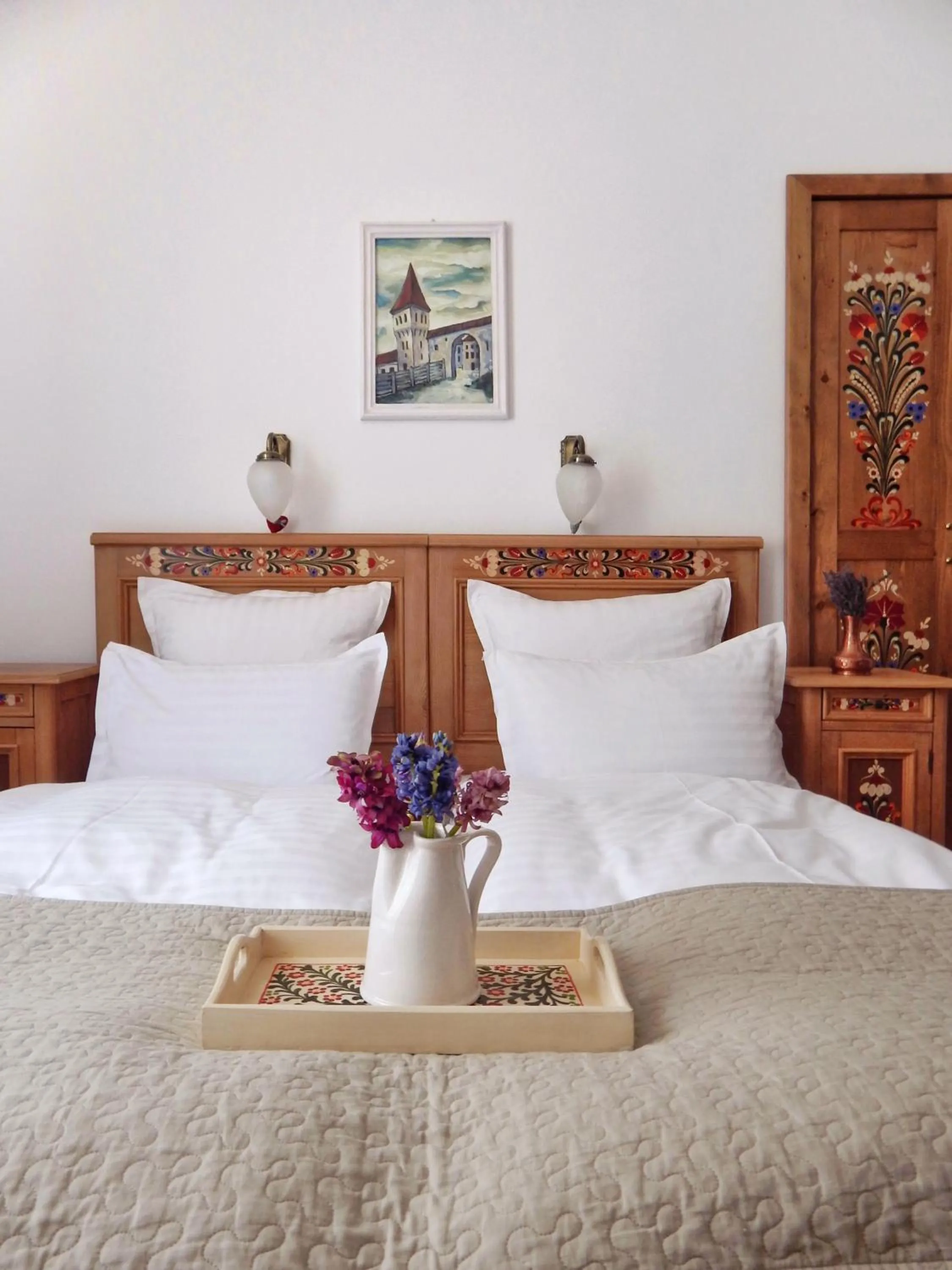 Photo of the whole room, Bed in La Teo Pensiune si Pivnita