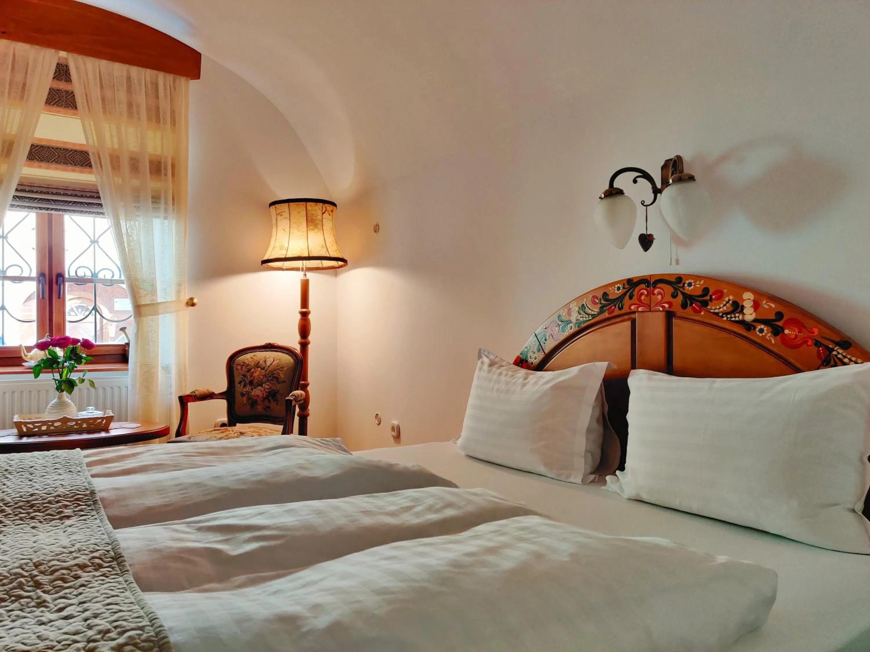 Decorative detail, Bed in La Teo Pensiune si Pivnita