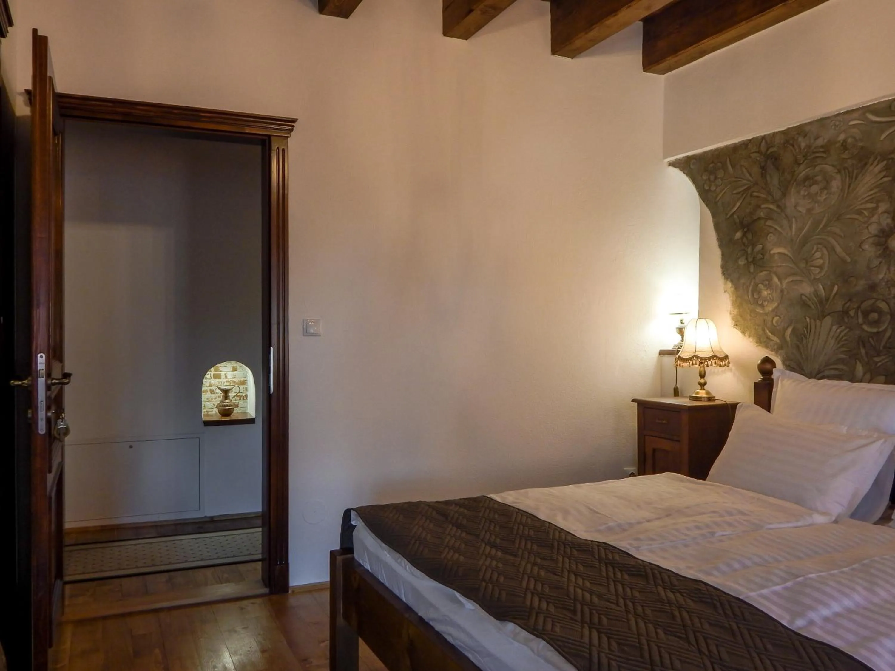 Bed in La Teo Pensiune si Pivnita