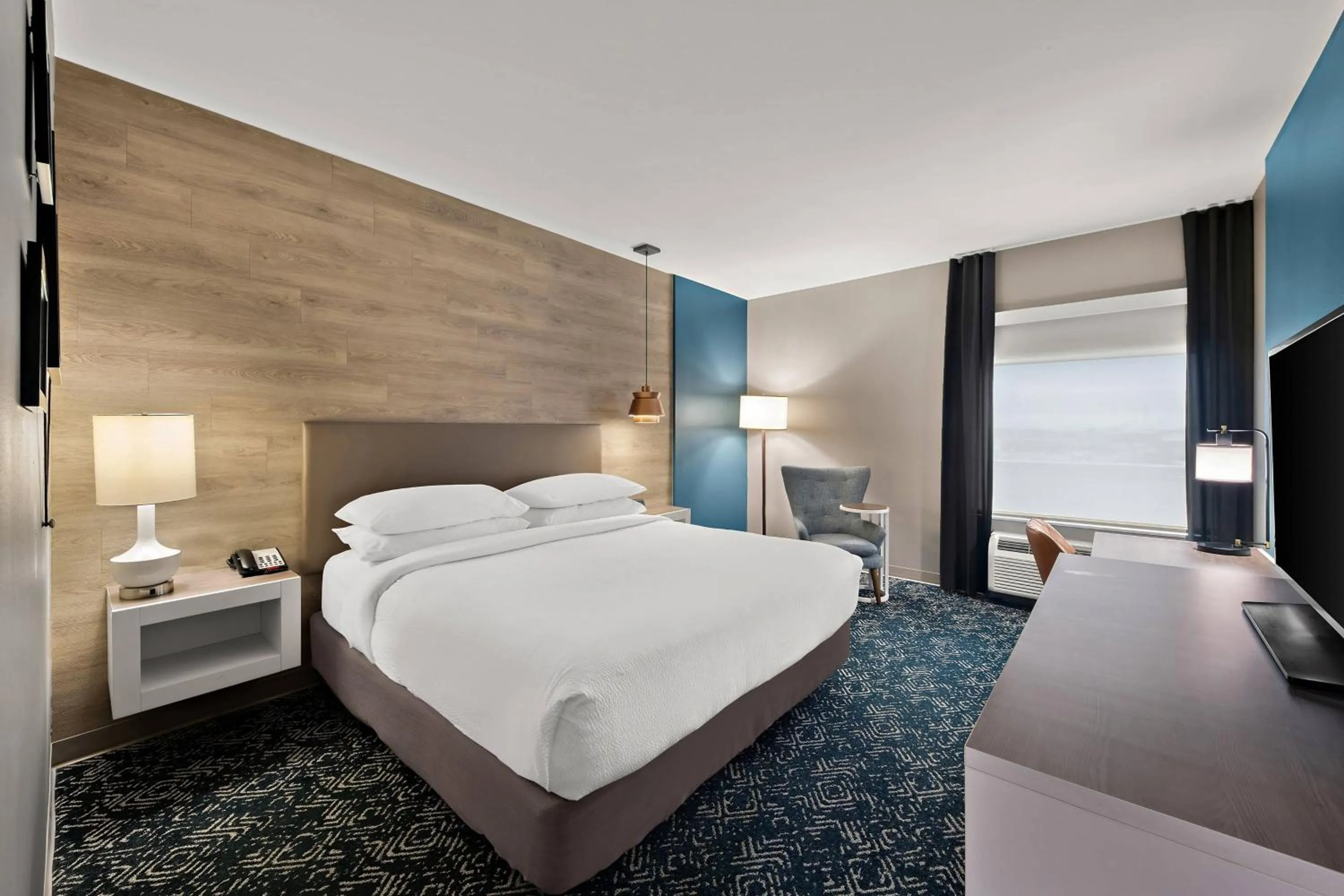 Photo of the whole room, Bed in Four Points by Sheraton Plano