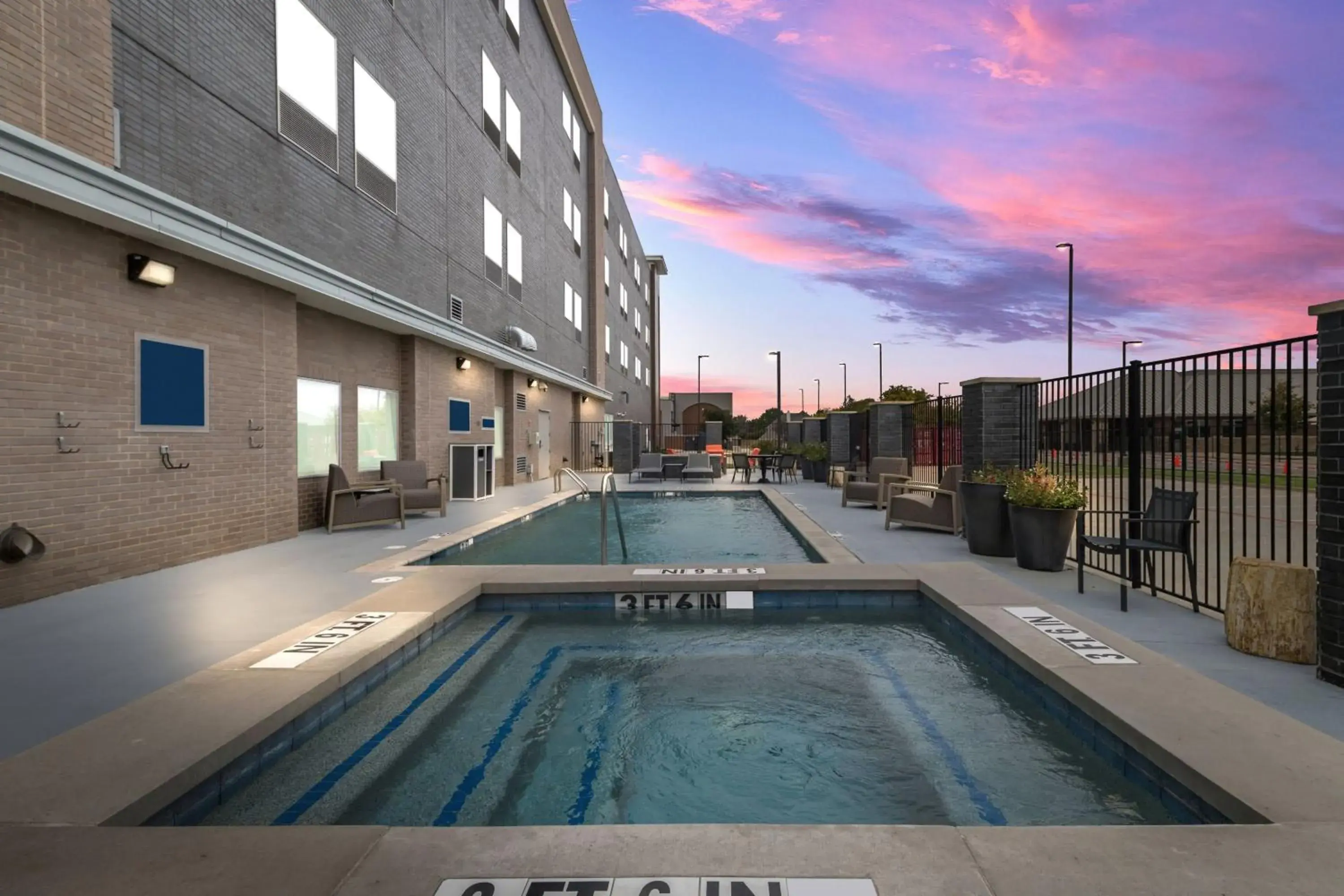 Property building in Four Points by Sheraton Plano Property building in Four Points by Sheraton Plano