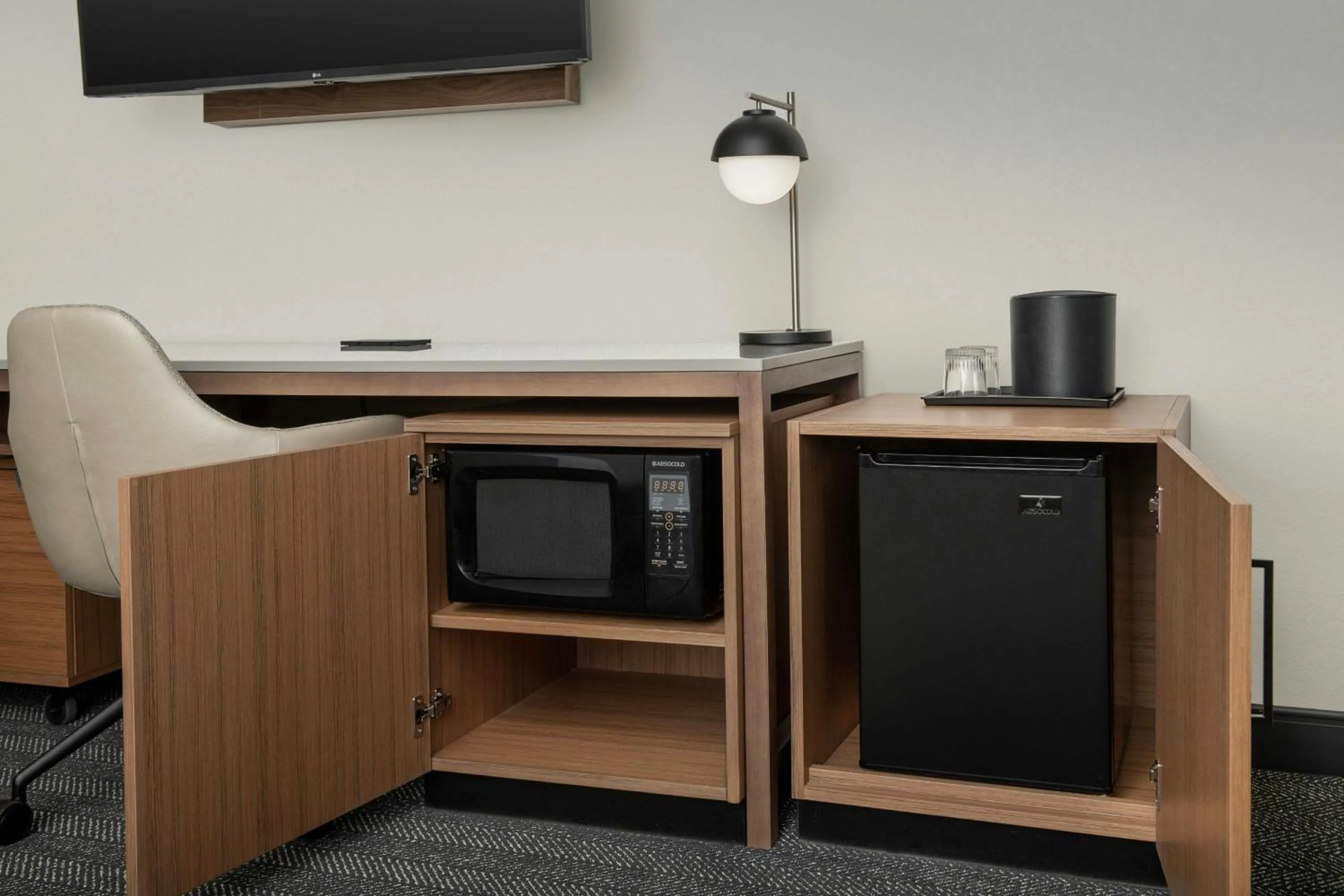 Kitchen or kitchenette in Courtyard by Marriott Dayton Beavercreek