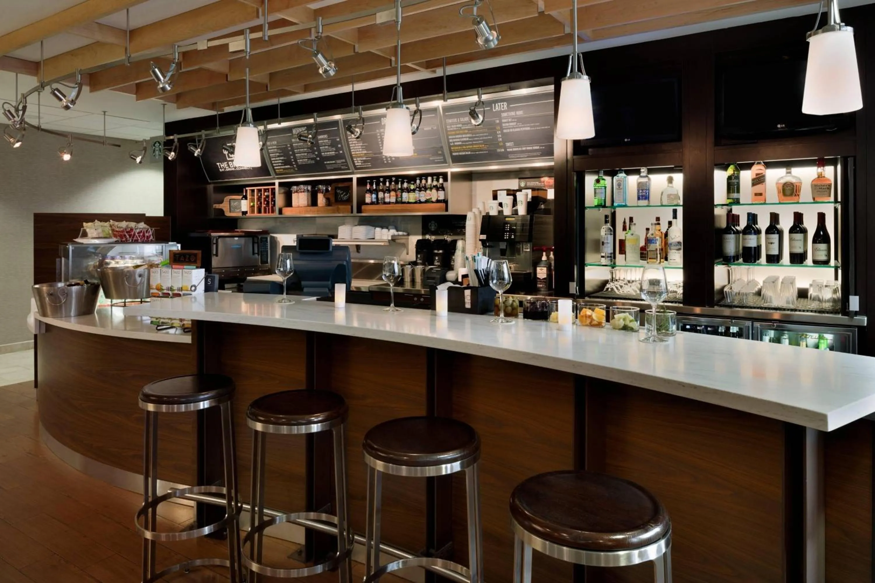 Restaurant/places to eat in Courtyard by Marriott Dayton Beavercreek