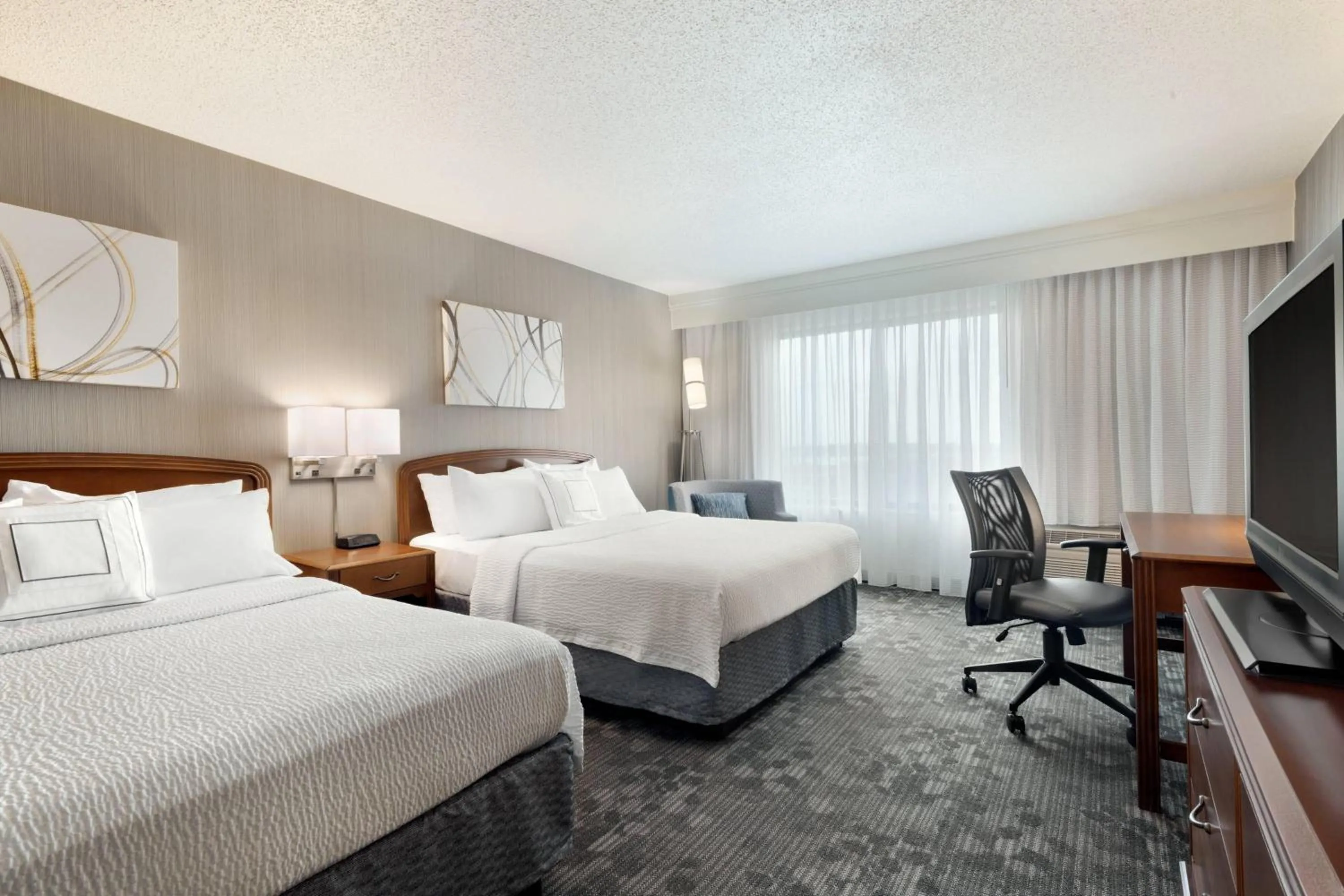 Photo of the whole room, Bed in Courtyard by Marriott Dayton Beavercreek