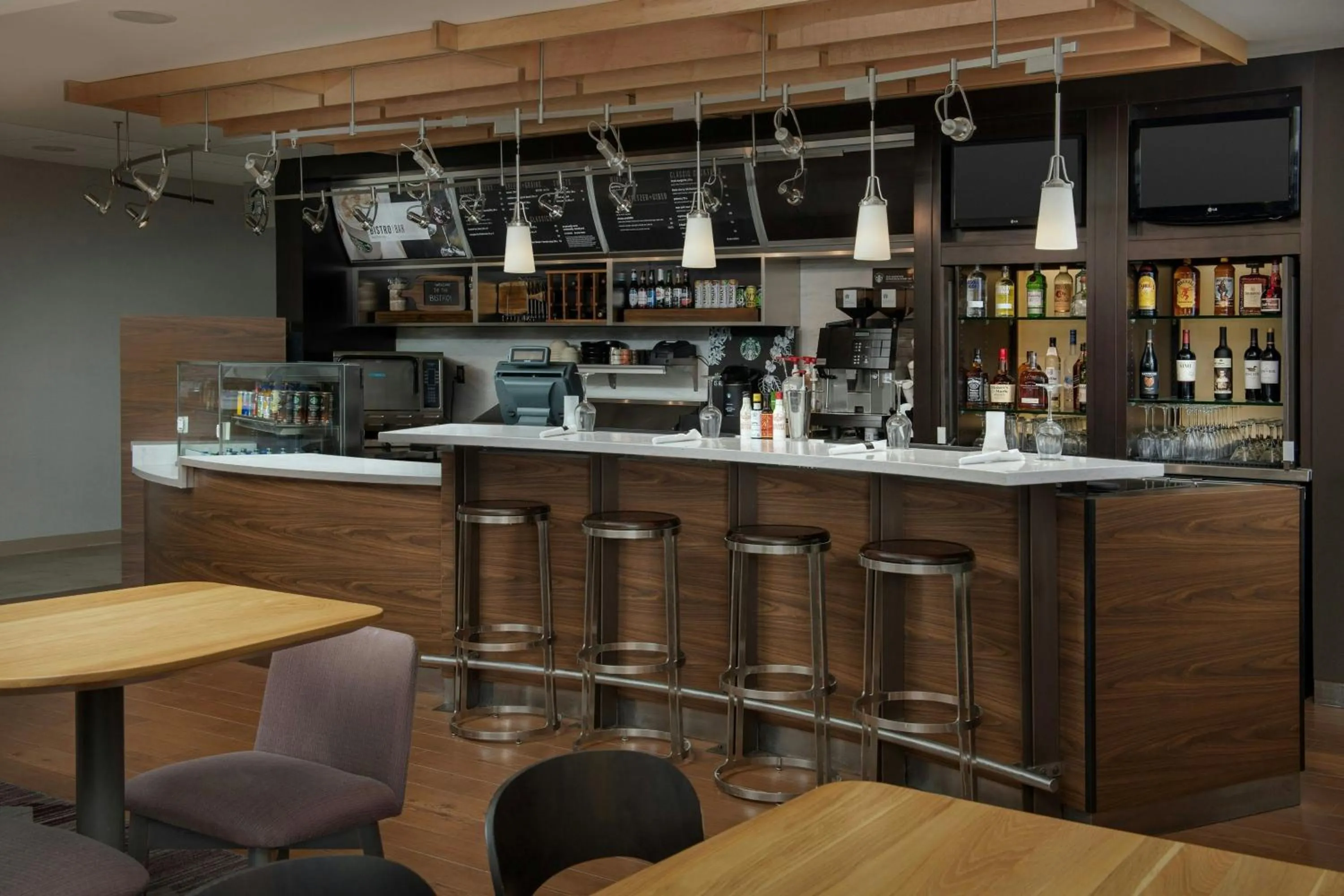 Lounge or bar in Courtyard by Marriott Dayton Beavercreek