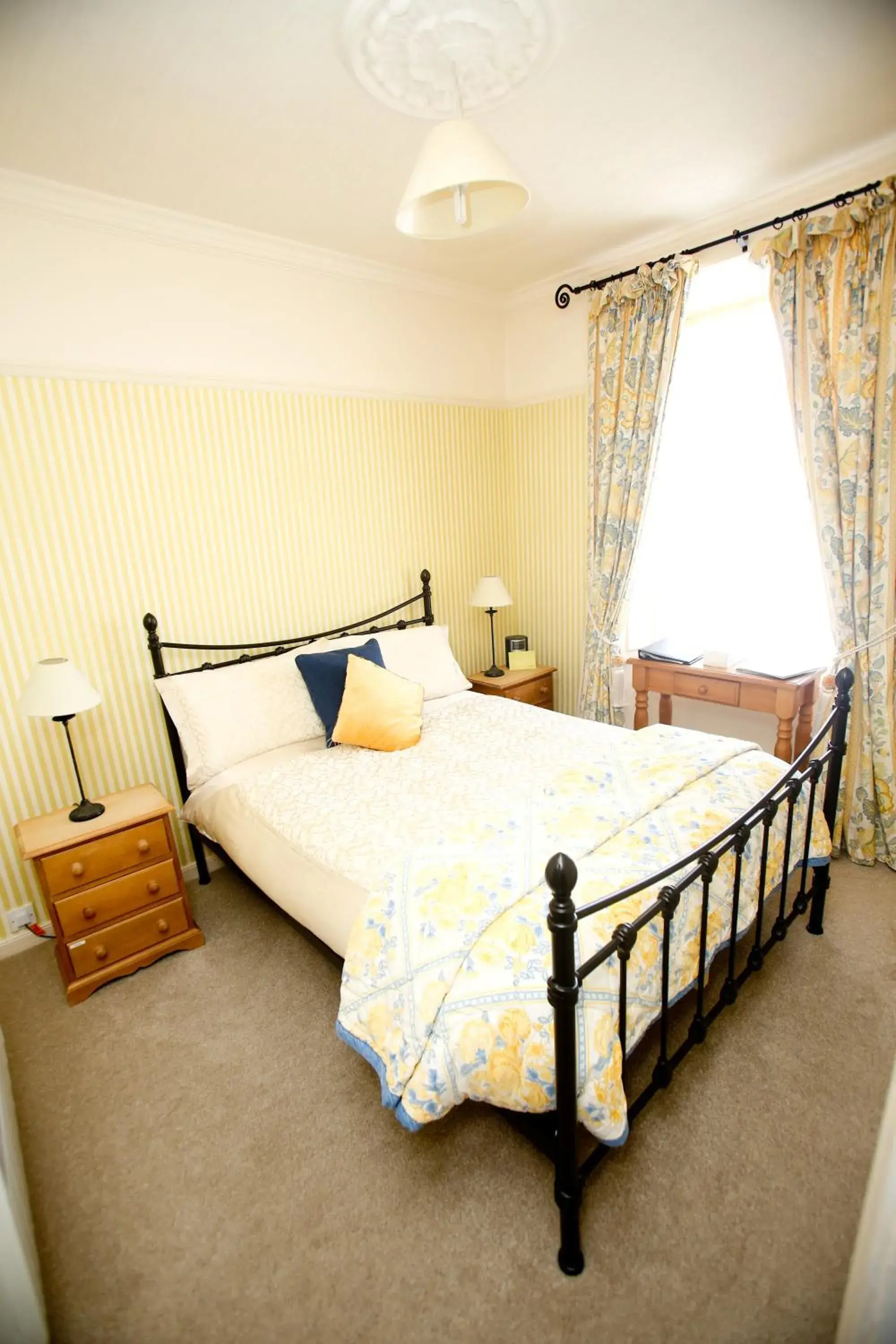 Double Room in Dufferin Coaching Inn Double Room in Dufferin Coaching Inn
