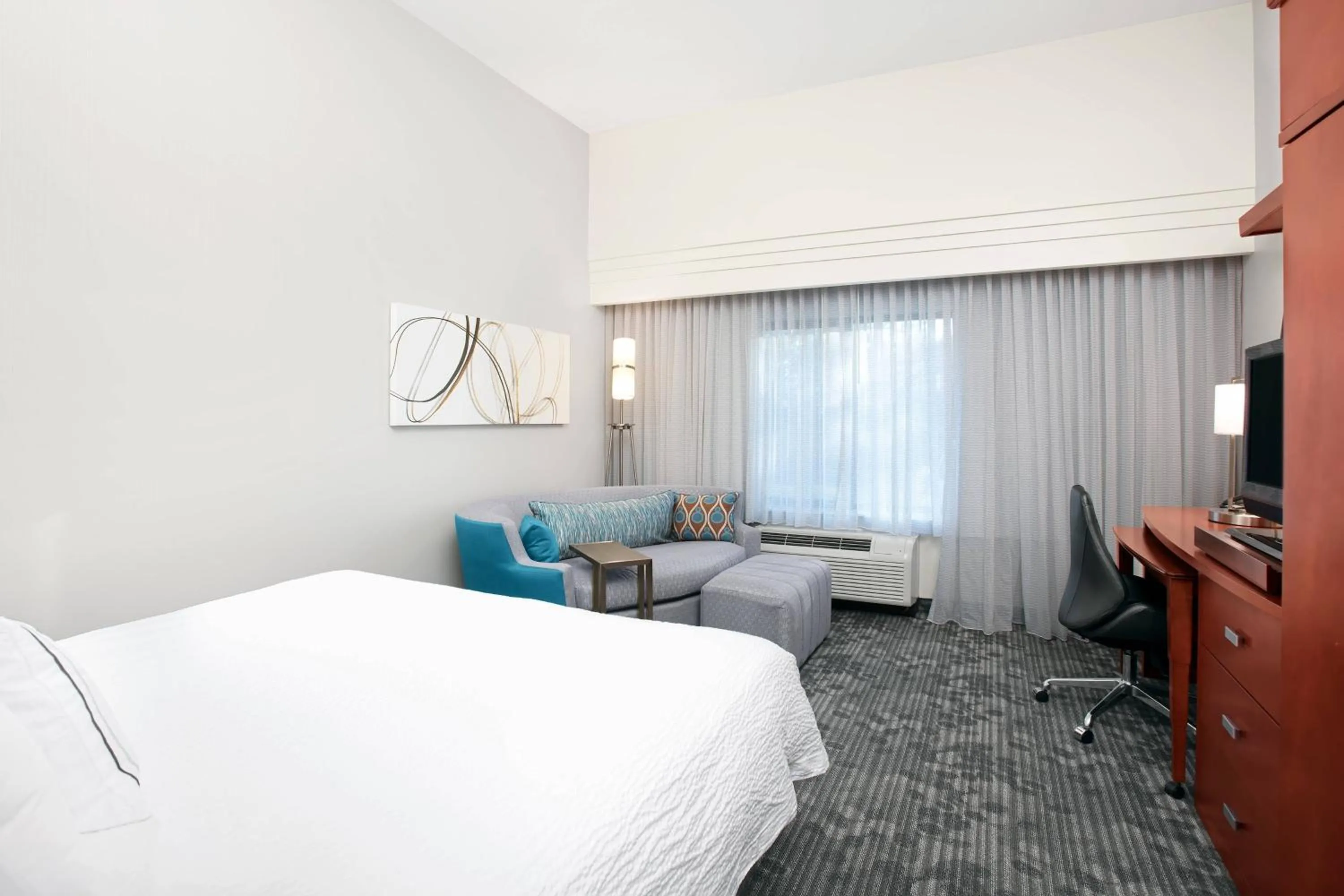 Photo of the whole room, Bed in Courtyard by Marriott St. Augustine I-95