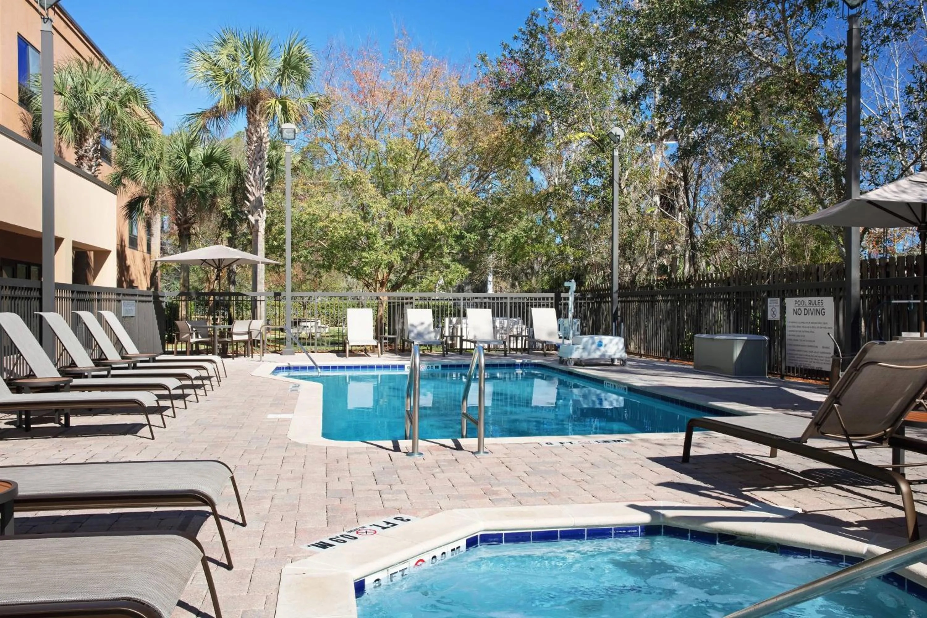 Swimming pool in Courtyard by Marriott St. Augustine I-95