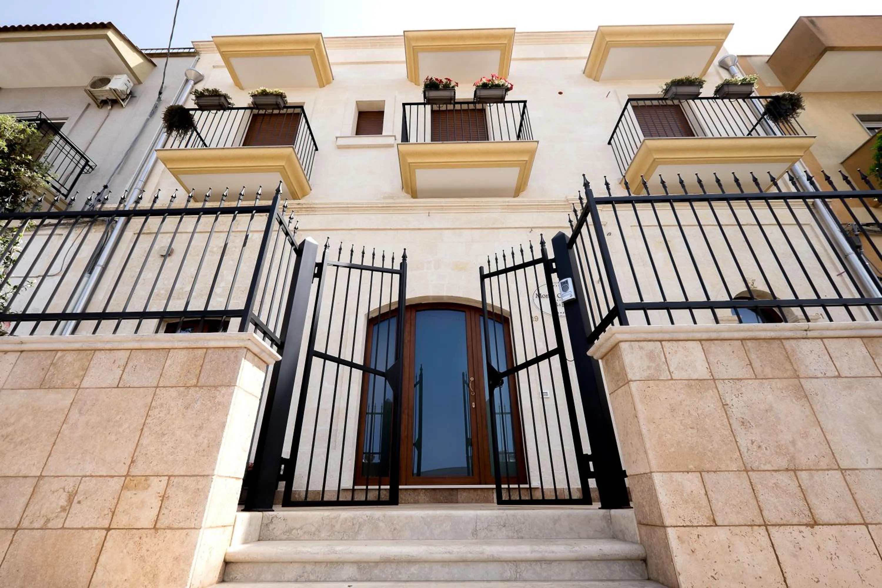 Property building in Monte Castello