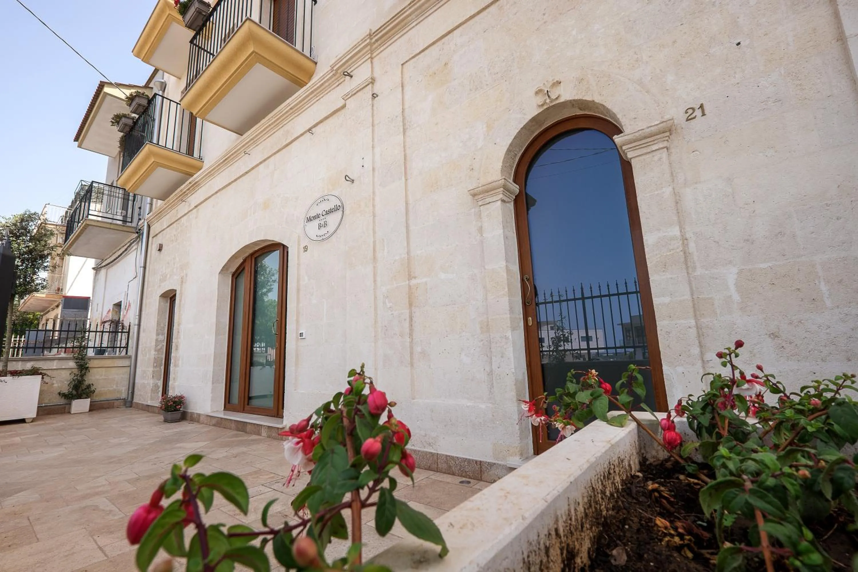 Facade/entrance in Monte Castello
