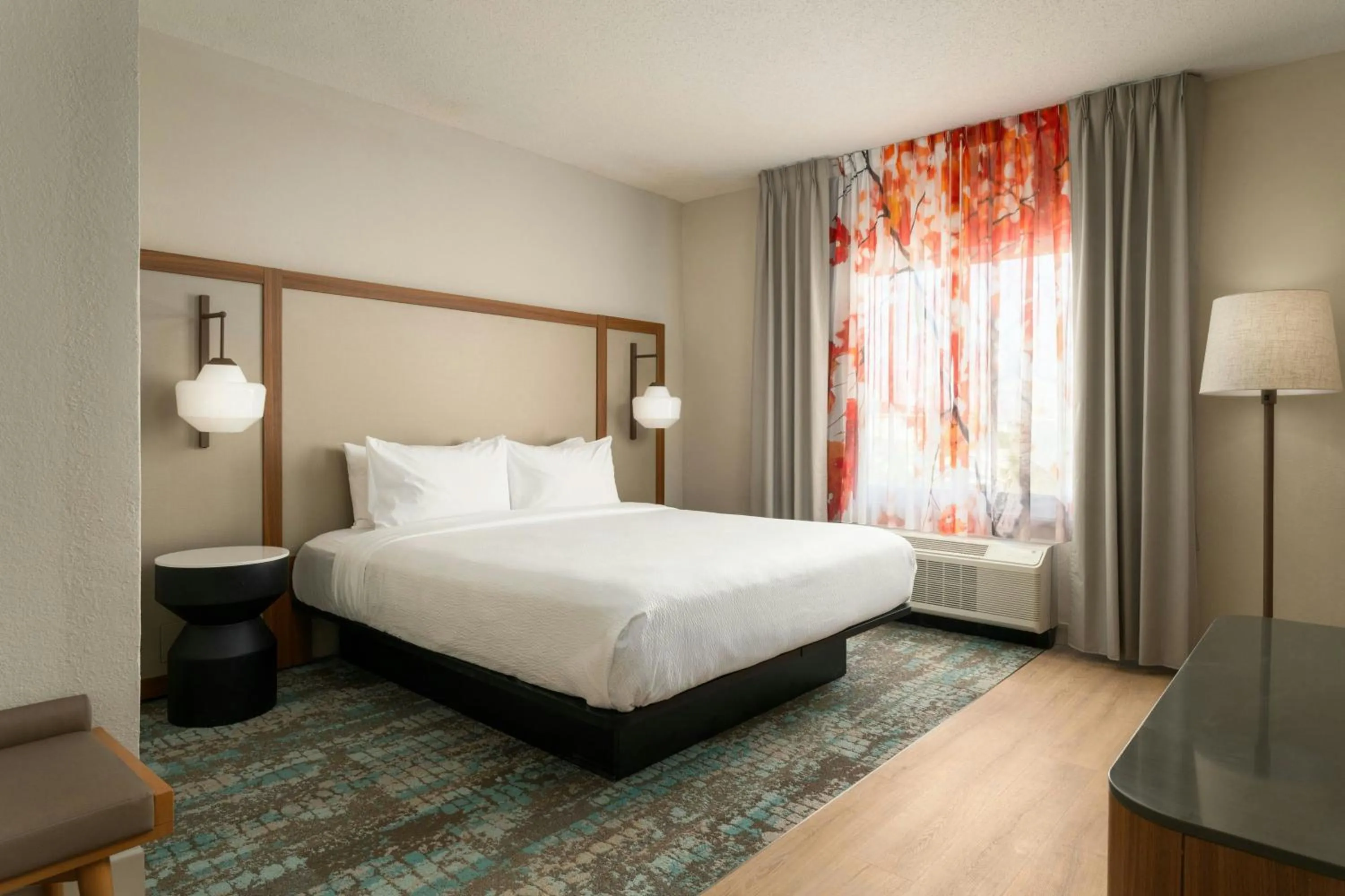 Photo of the whole room, Bed in Fairfield Inn and Suites Jacksonville Beach