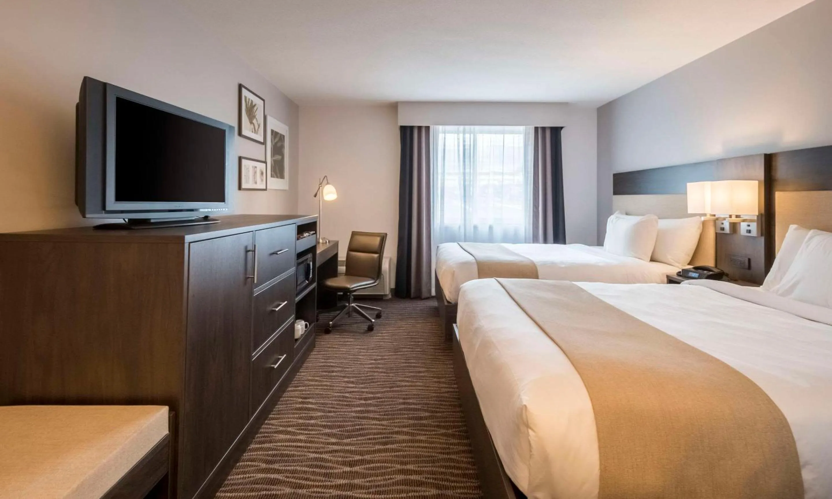 Bedroom, Bed in Country Inn & Suites by Radisson, Rochester-Pittsford-Brighton, NY