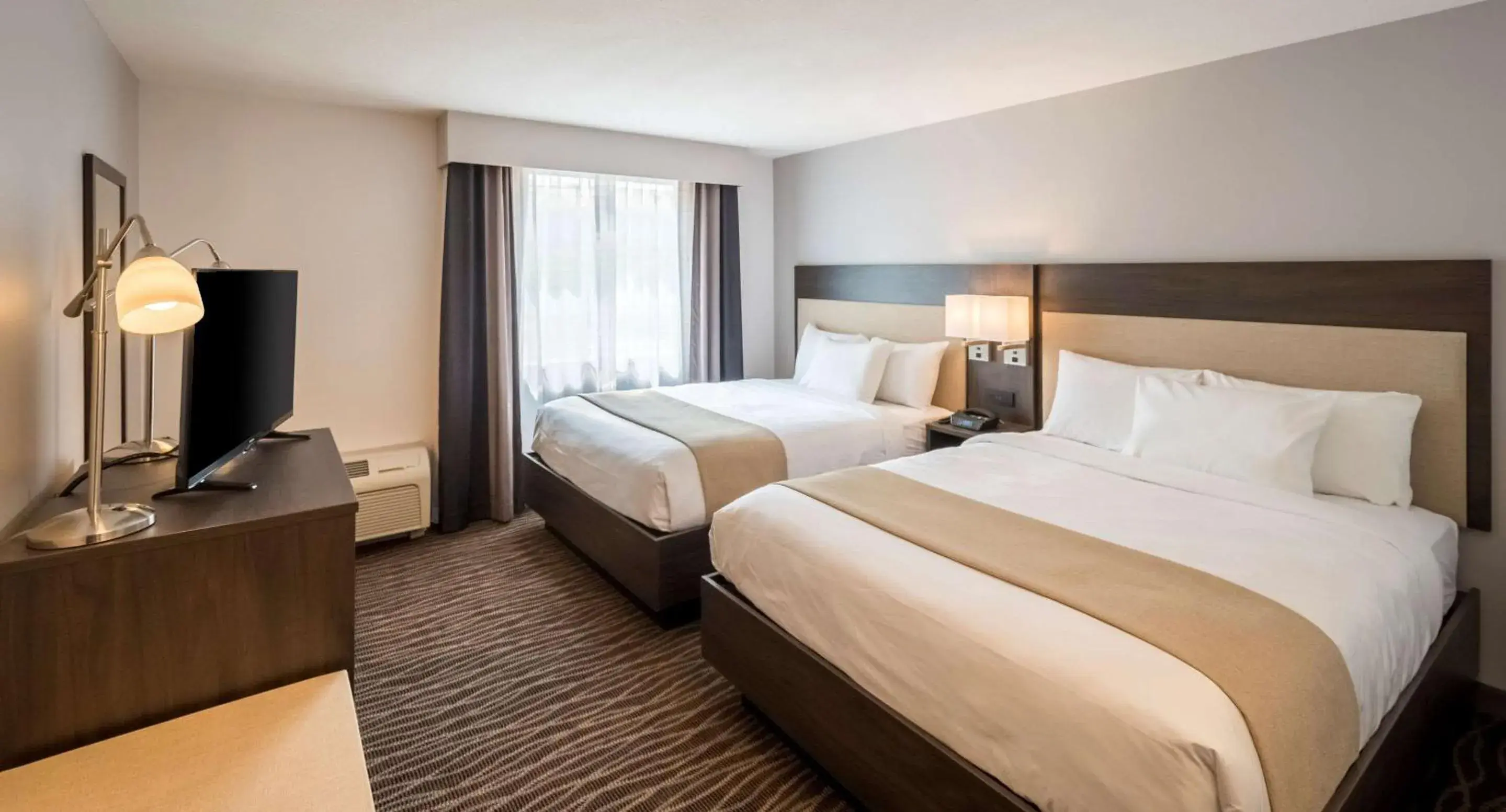 Bedroom, Bed in Country Inn & Suites by Radisson, Rochester-Pittsford-Brighton, NY Bedroom, Bed in Country Inn & Suites by Radisson, Rochester-Pittsford-Brighton, NY