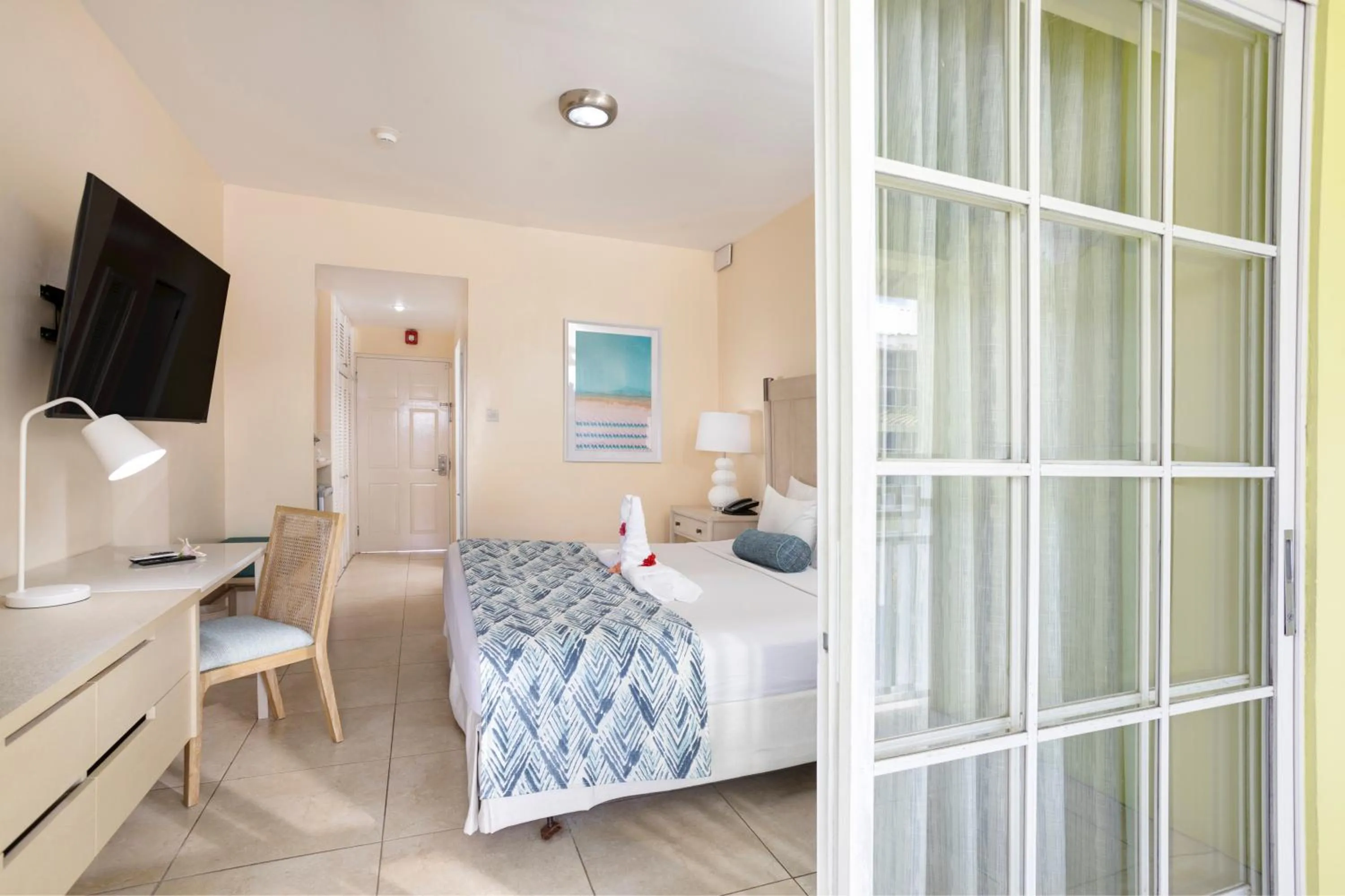 Bedroom, Bed in Bay Gardens Hotel