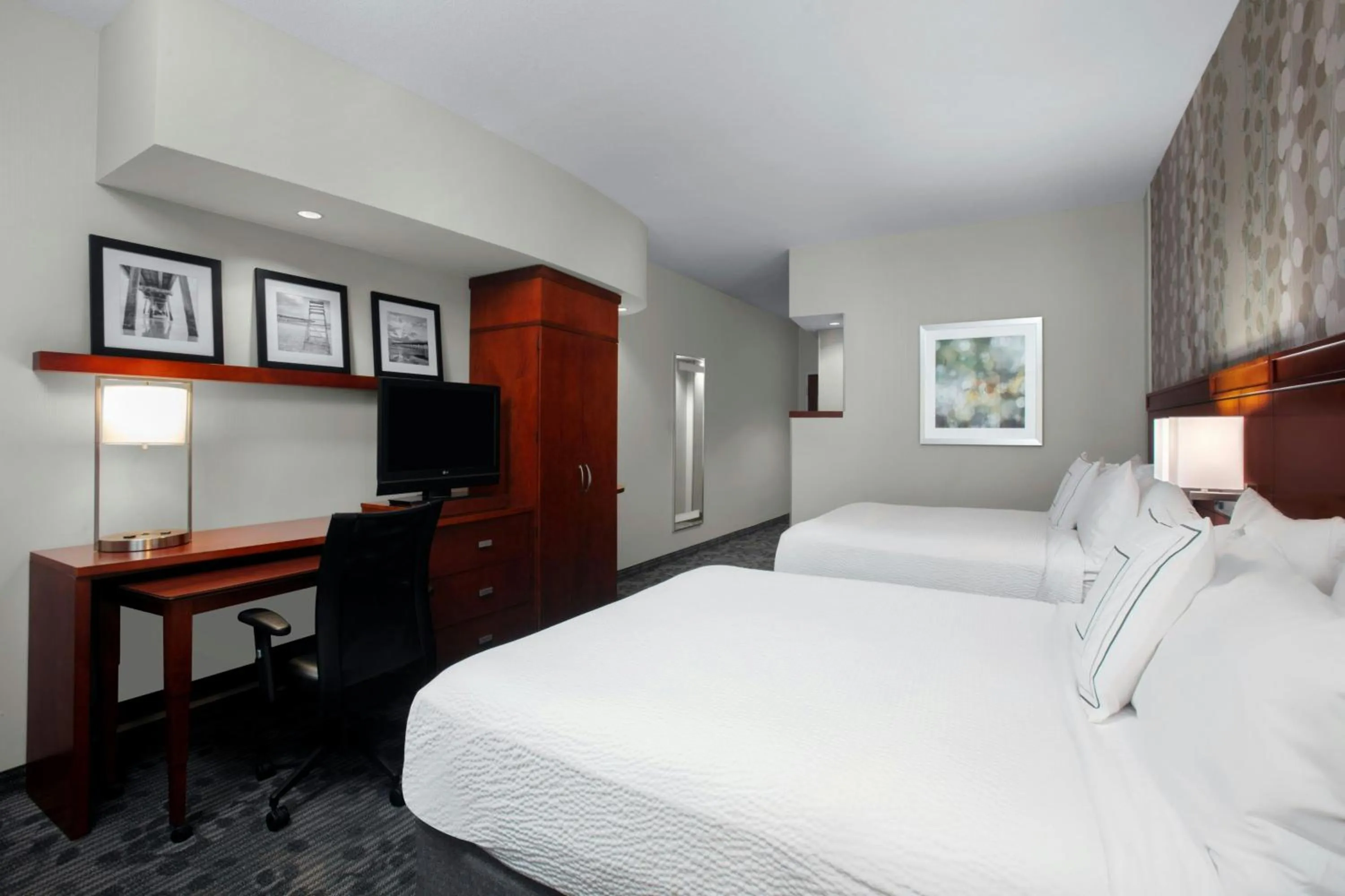 Photo of the whole room, Bed in Courtyard by Marriott Jacksonville I-295/East Beltway