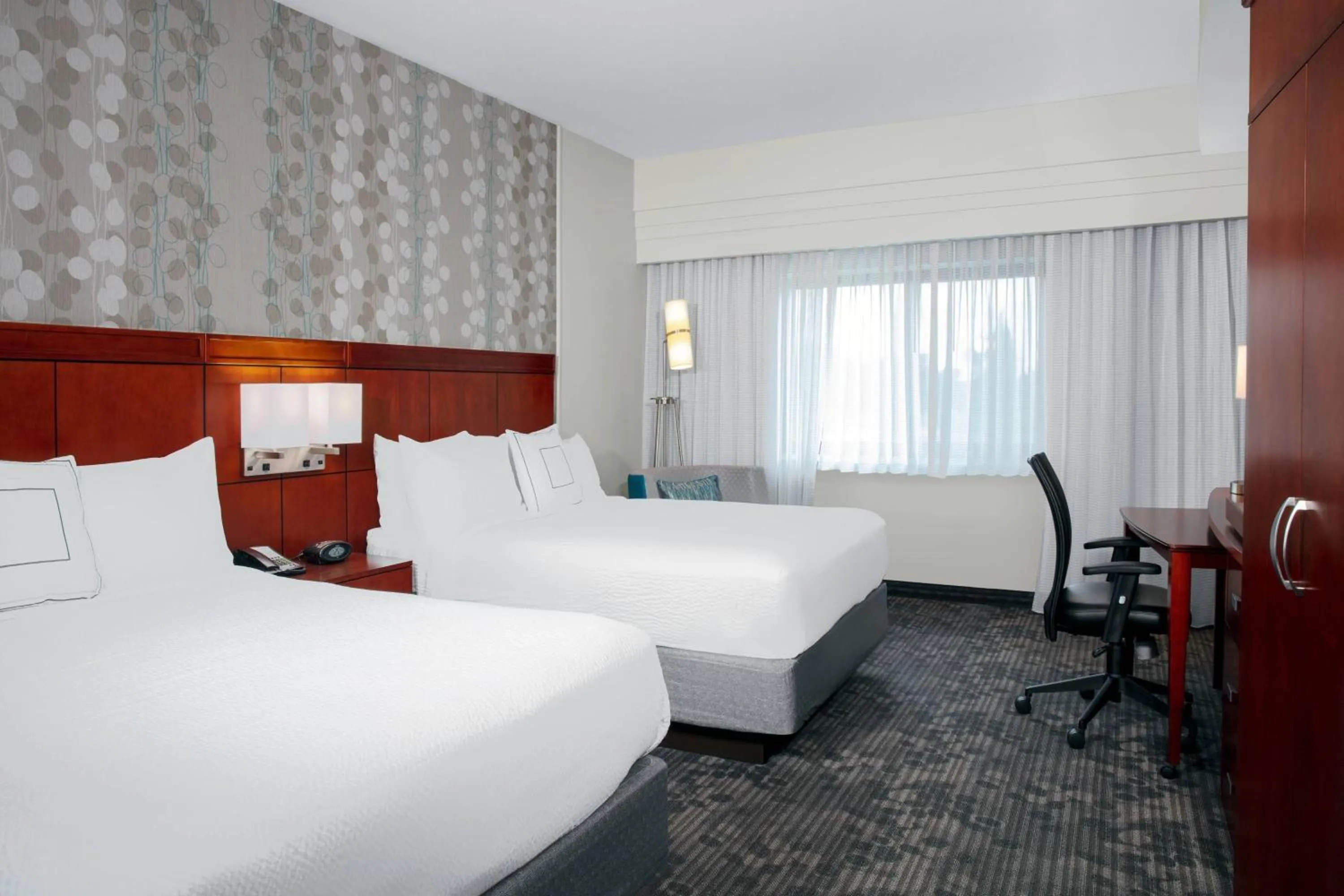 Photo of the whole room, Bed in Courtyard by Marriott Jacksonville I-295/East Beltway