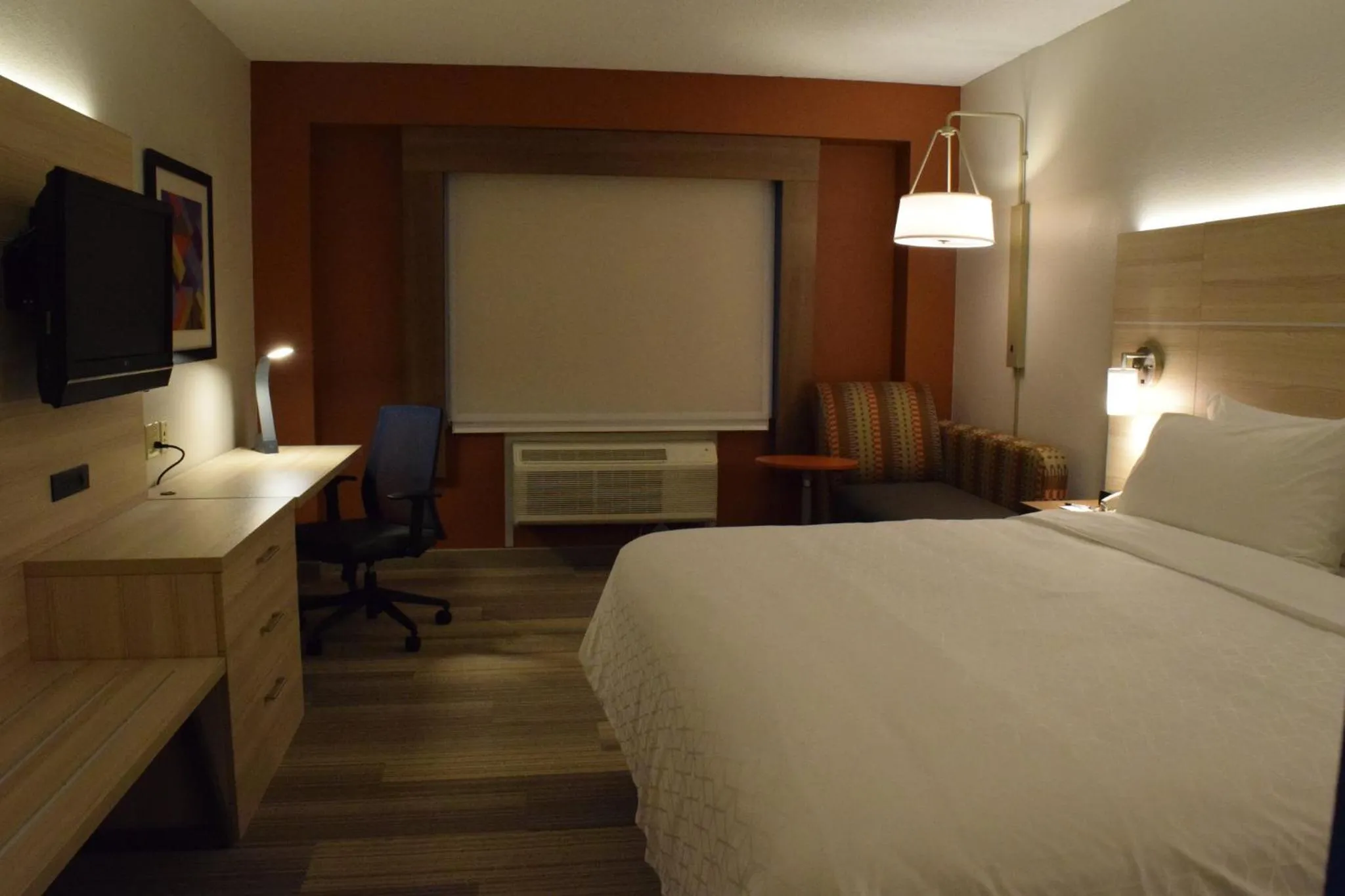 Photo of the whole room, Bed in Holiday Inn Express Hotel & Suites Rochester Webster by IHG