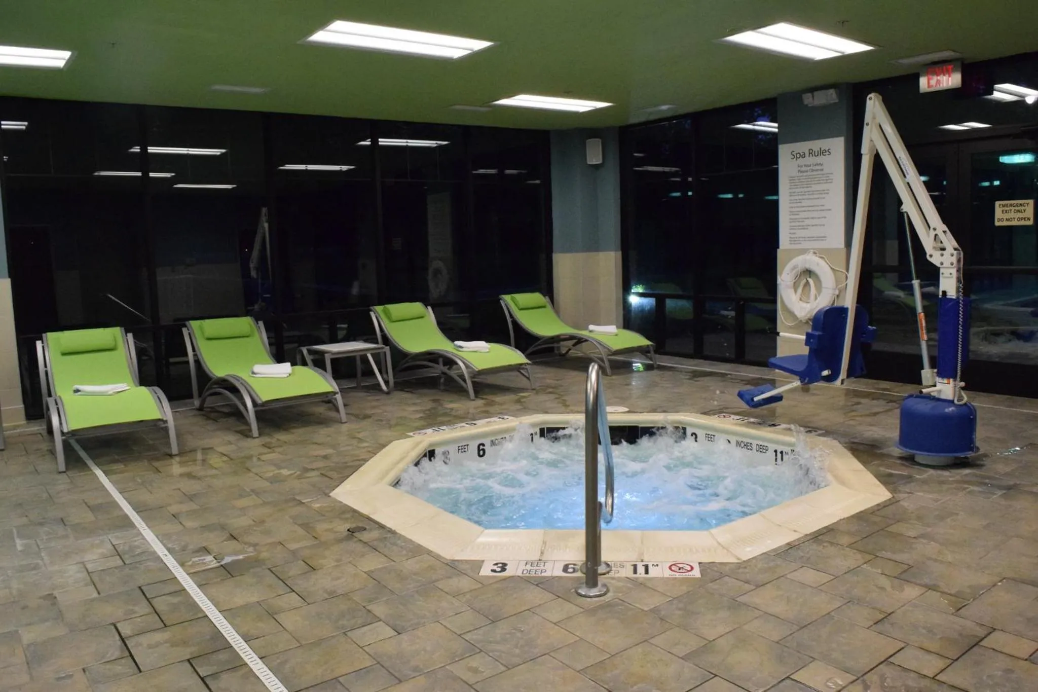 Swimming pool in Holiday Inn Express Hotel & Suites Rochester Webster by IHG