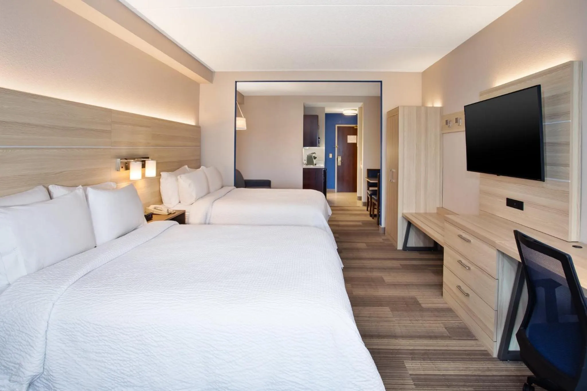 Photo of the whole room, Bed in Holiday Inn Express Hotel & Suites Rochester Webster by IHG