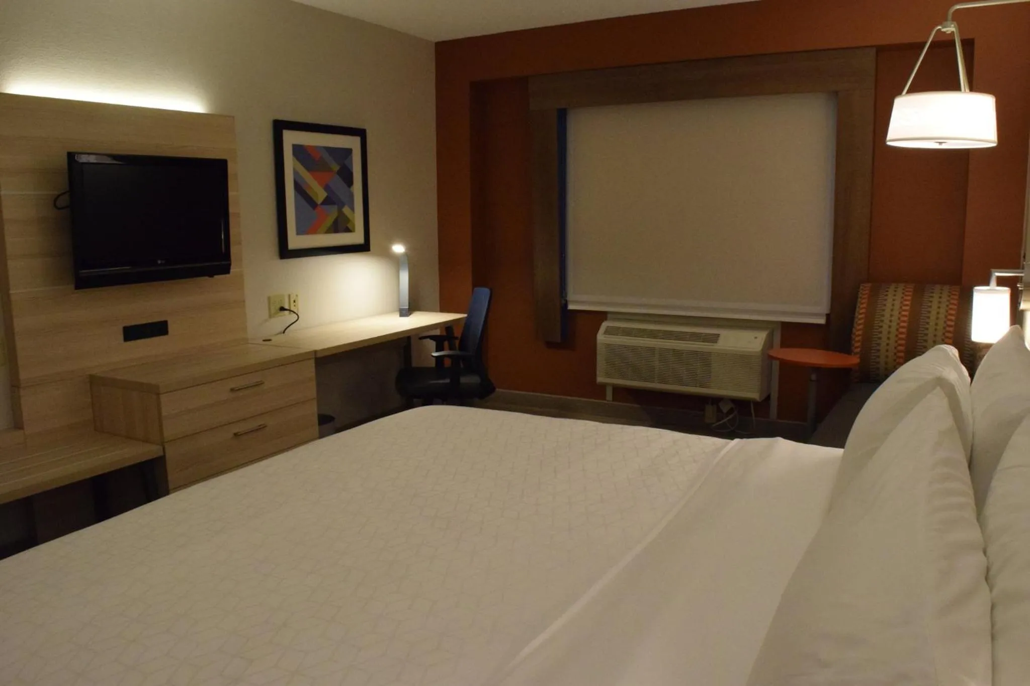 Photo of the whole room, Bed in Holiday Inn Express Hotel & Suites Rochester Webster by IHG