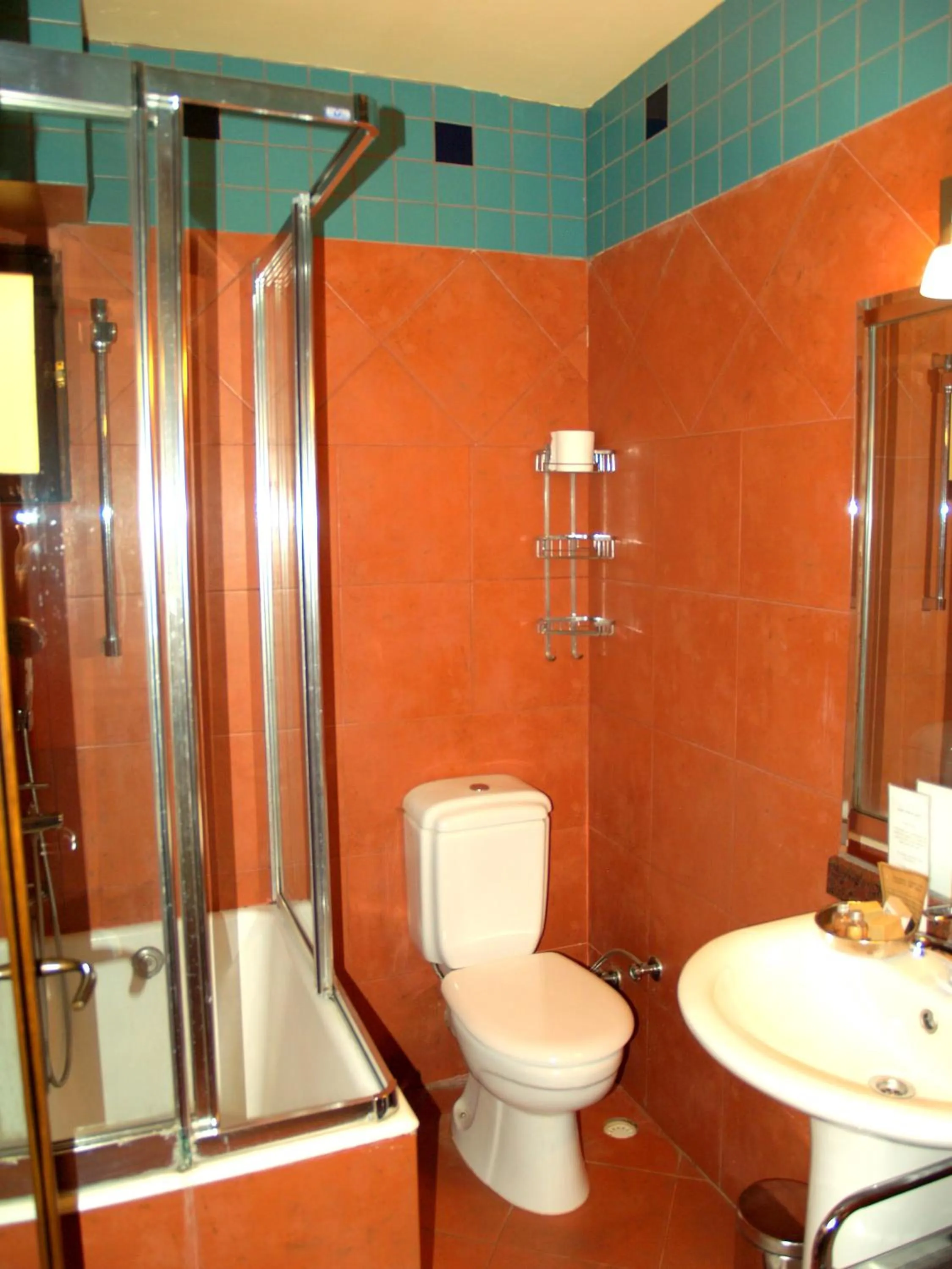 Shower in Hotel Empress Zoe