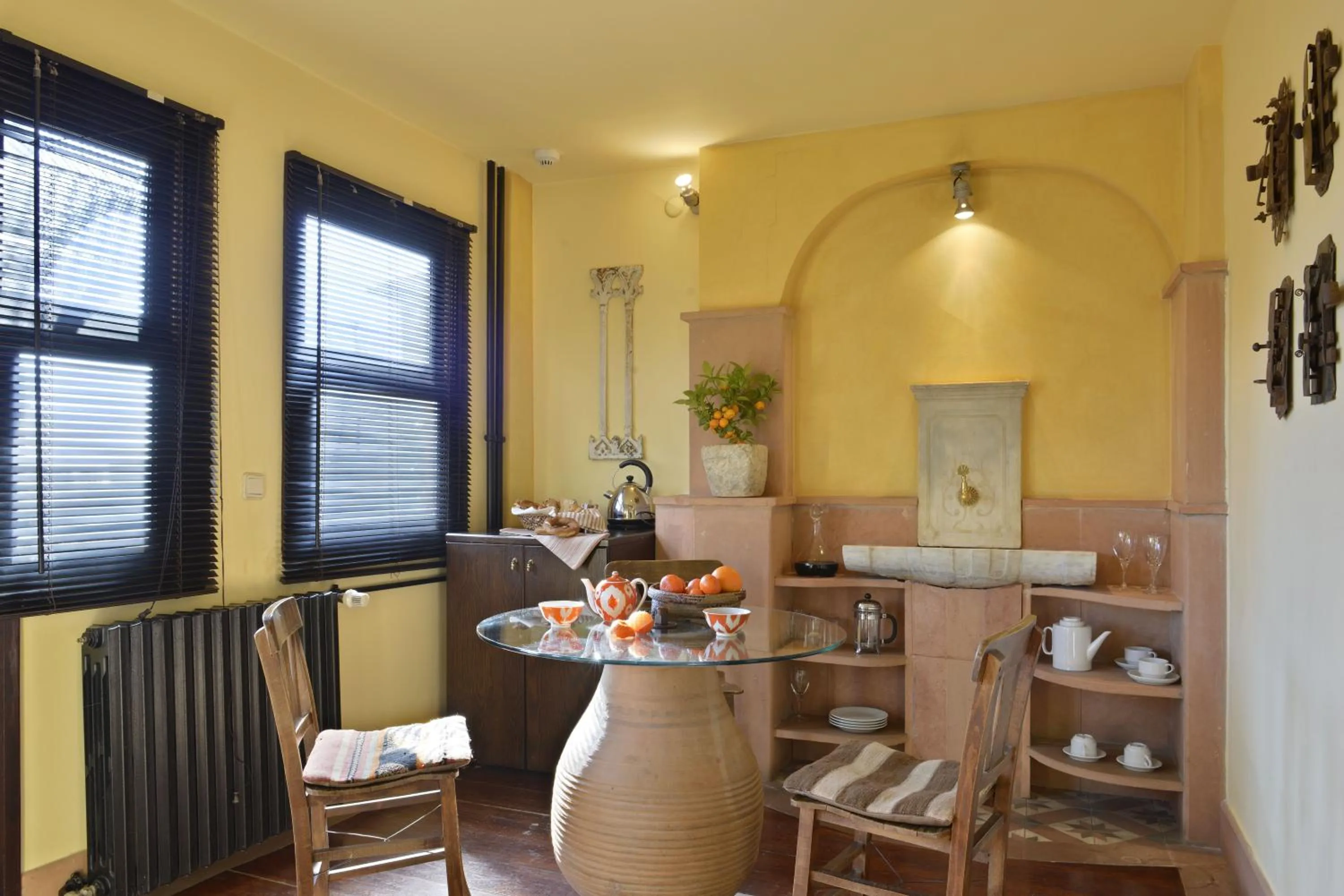 Photo of the whole room in Hotel Empress Zoe