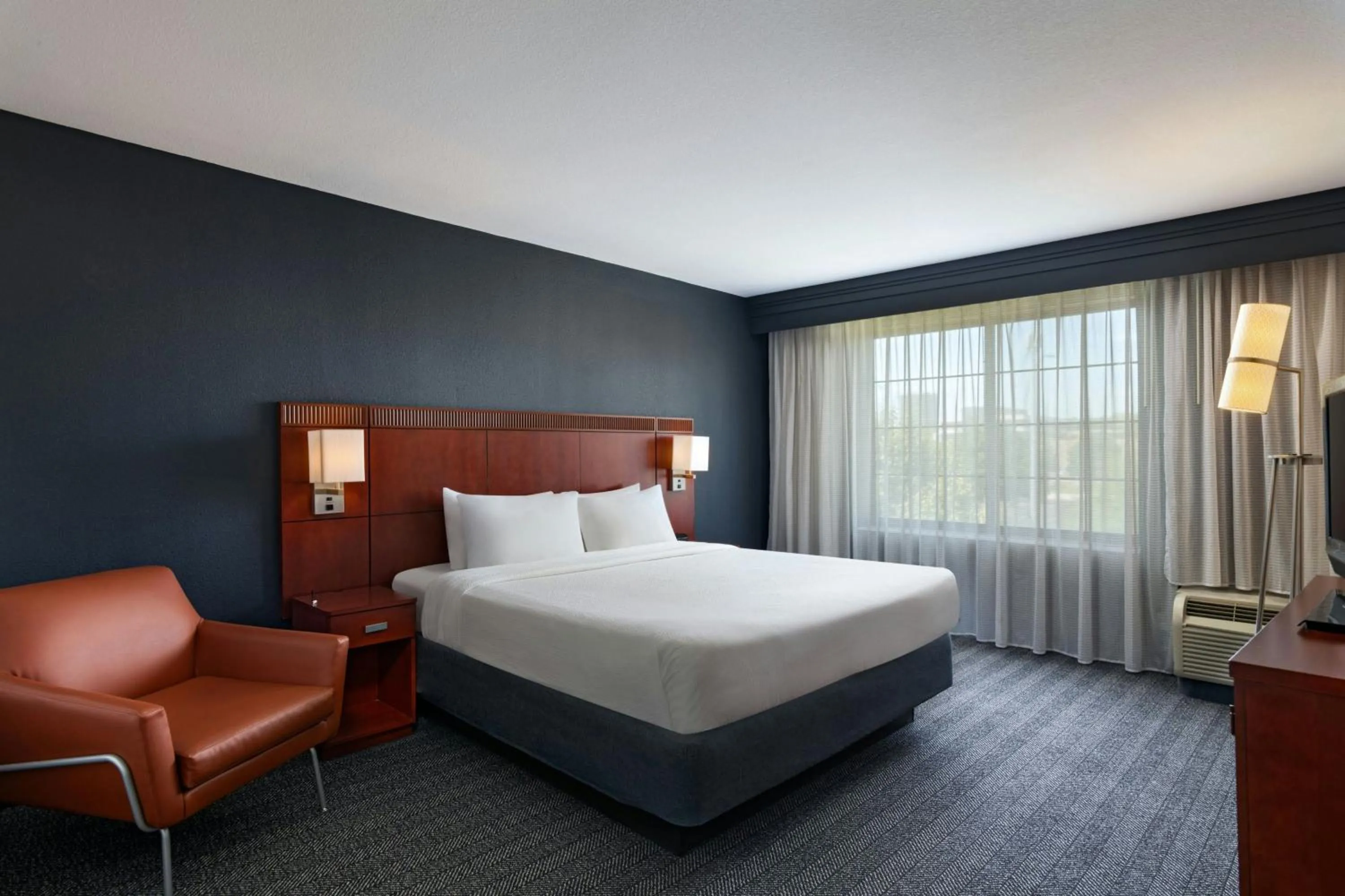Bedroom, Bed in Courtyard by Marriott Omaha Aksarben Village