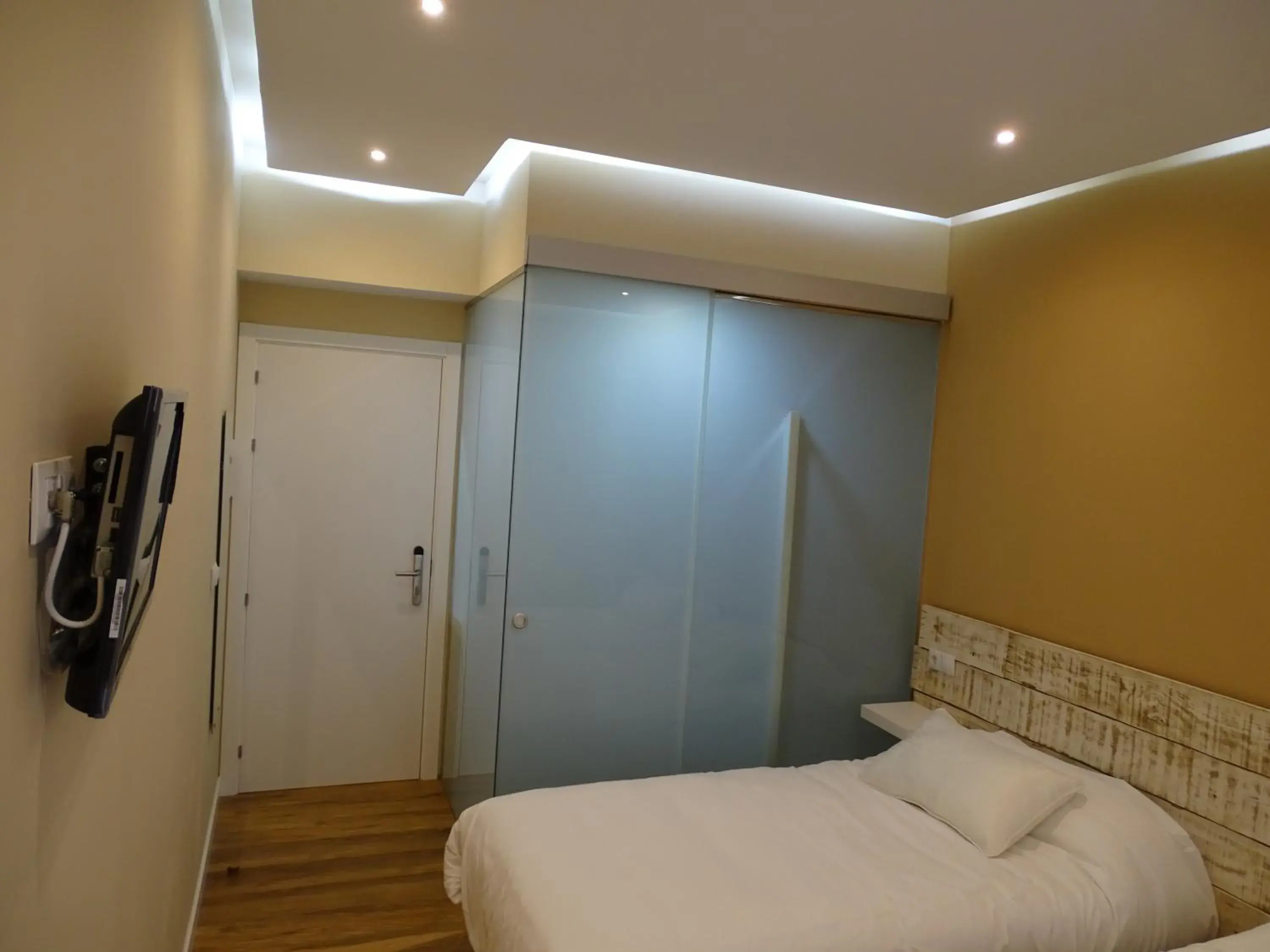 Twin Room in Urban Burgos Twin Room in Urban Burgos
