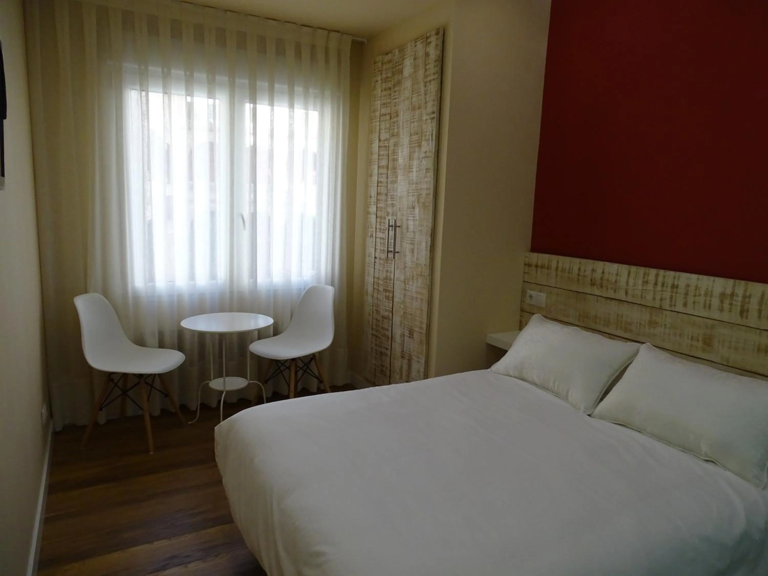 Photo of the whole room, Bed in Urban Burgos