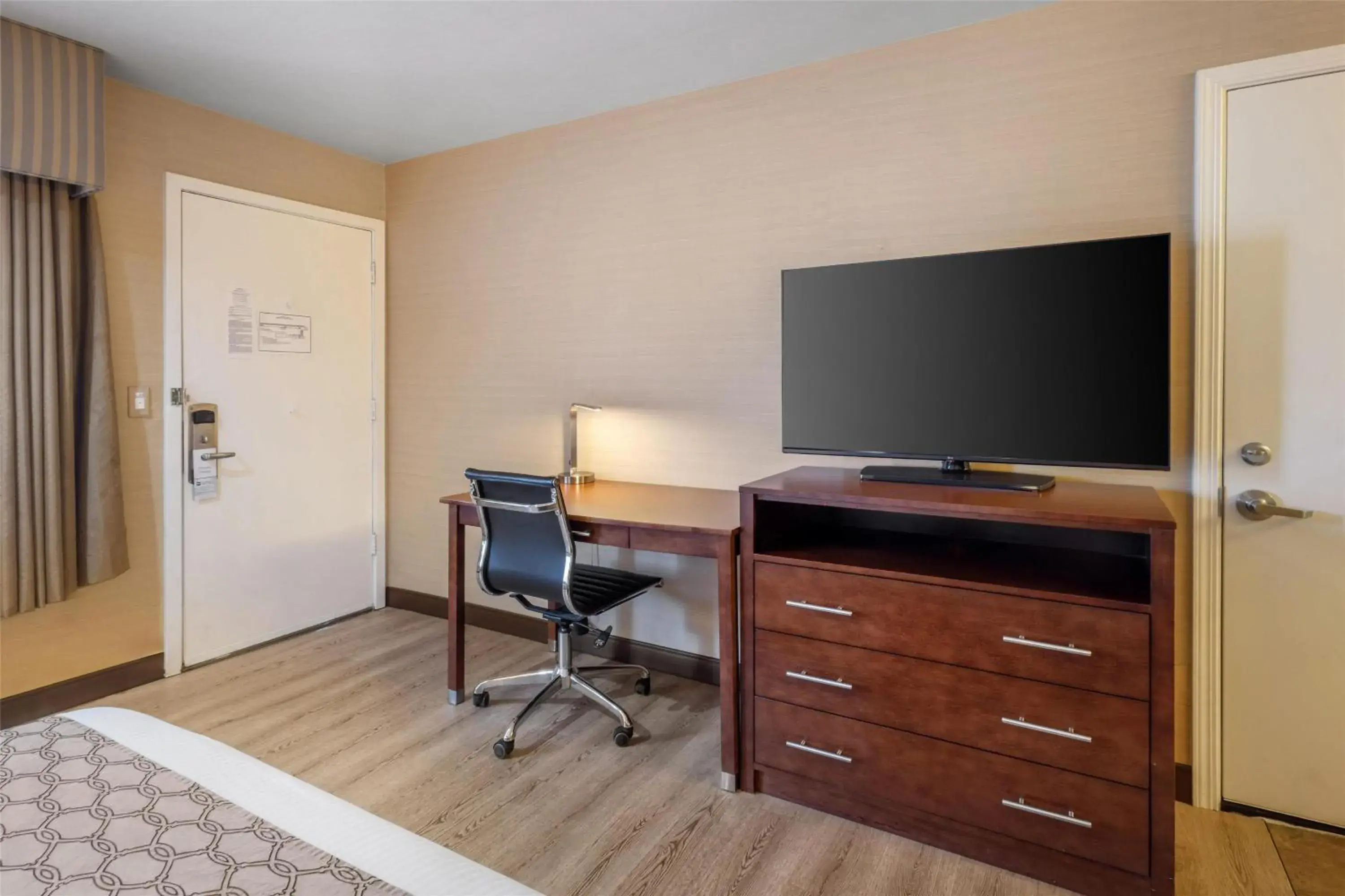 Bedroom, Bed in Best Western Inn Santa Clara Bedroom, Bed in Best Western Inn Santa Clara