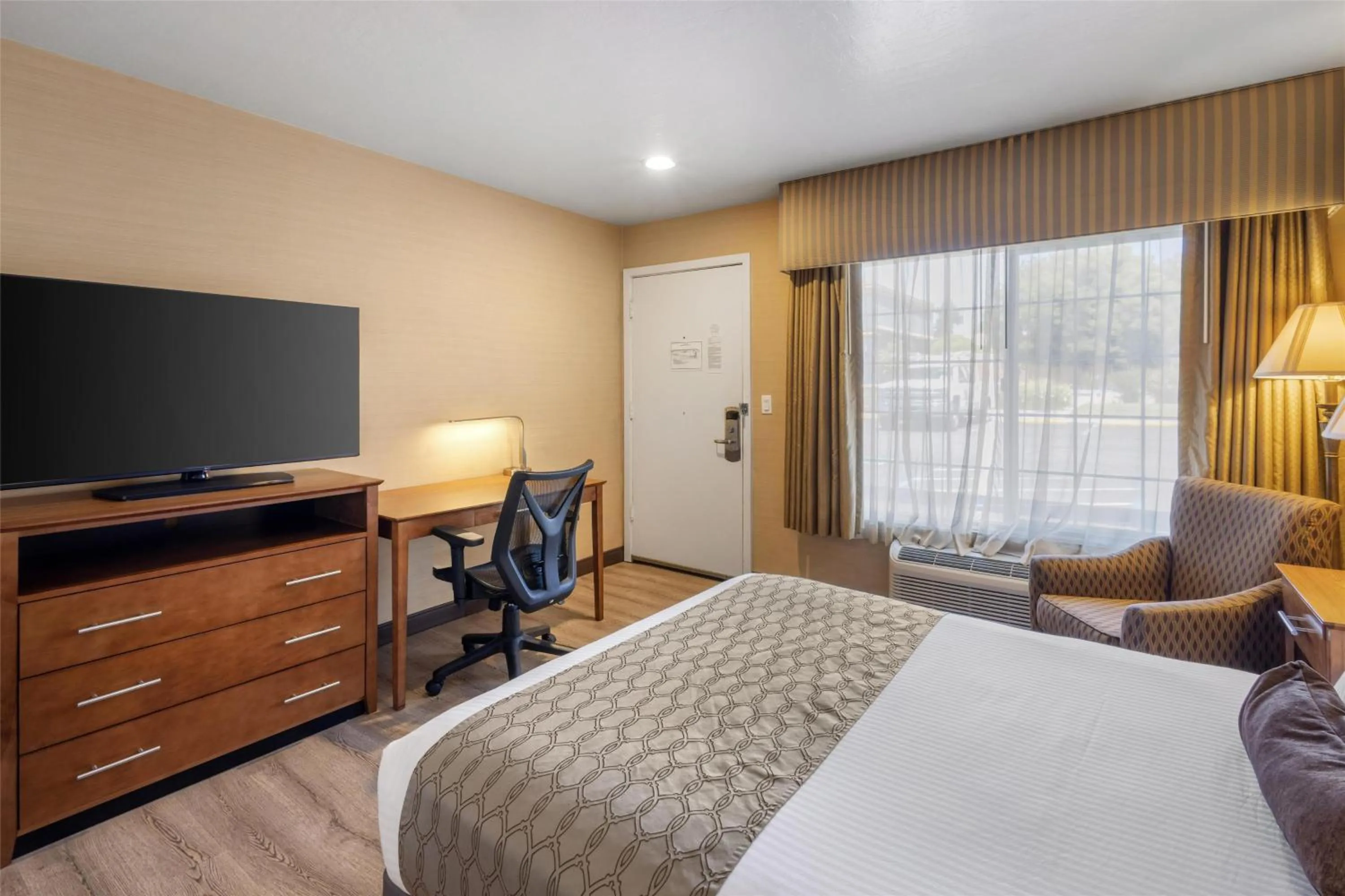 Bedroom, Bed in Best Western Inn Santa Clara