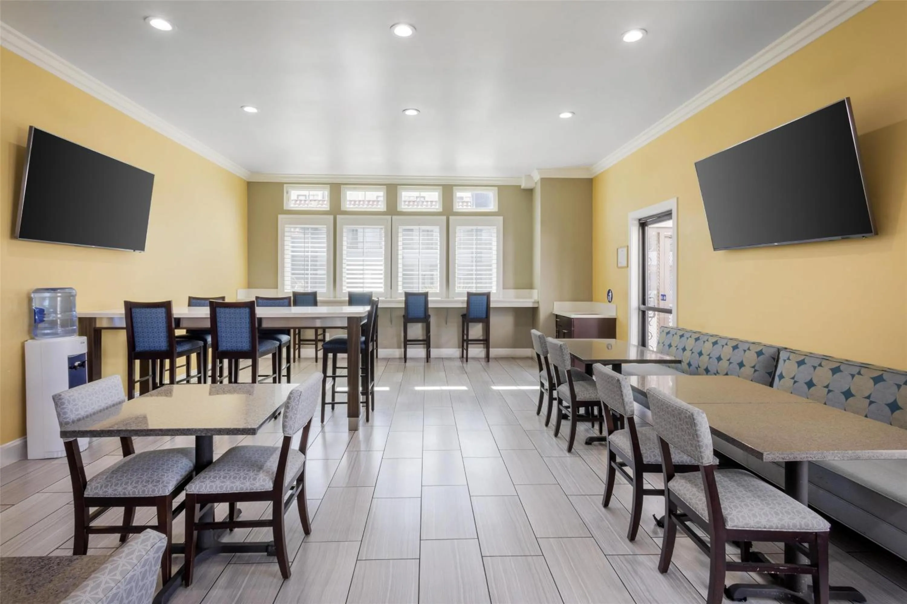 Breakfast in Best Western Inn Santa Clara