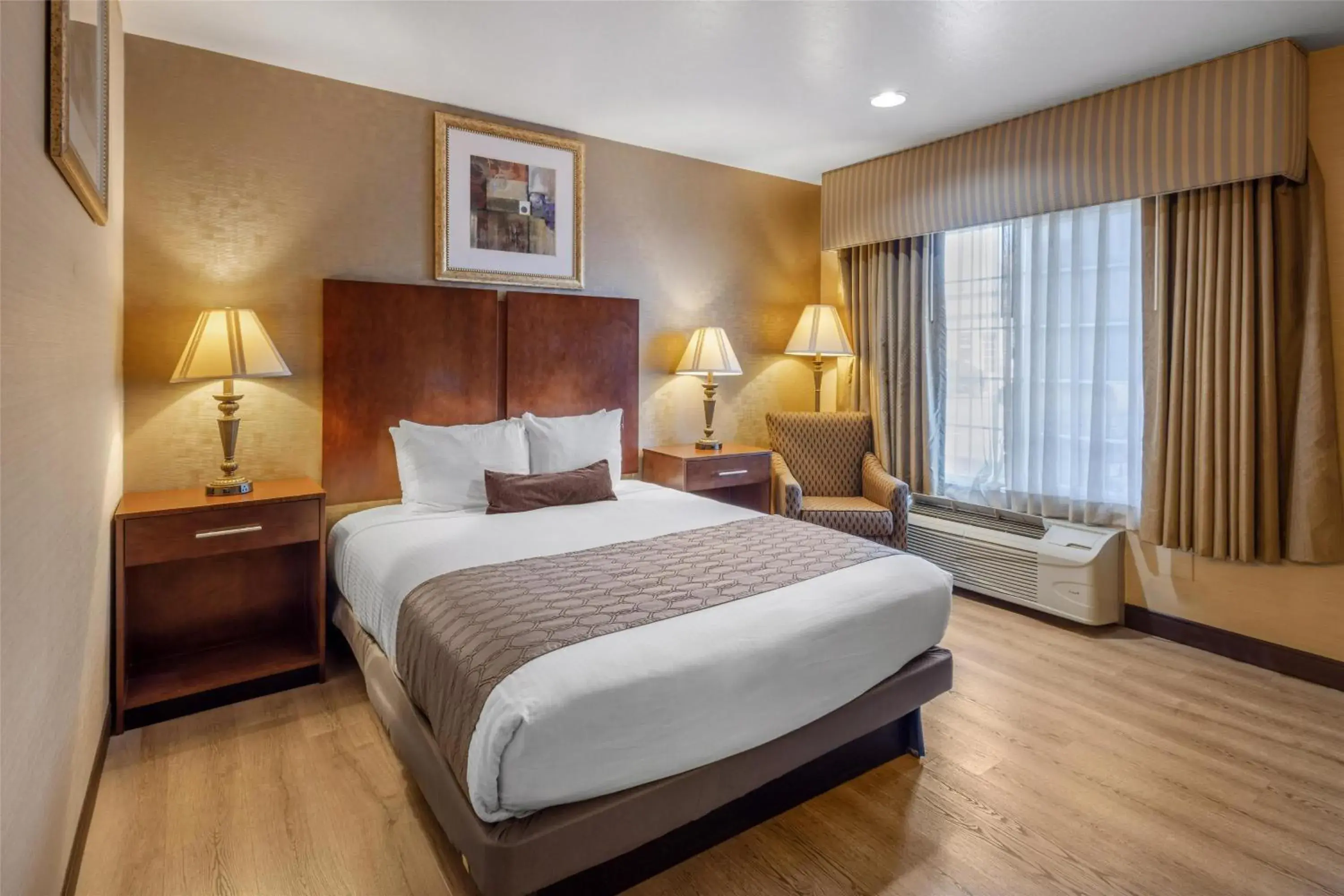 Bedroom, Bed in Best Western Inn Santa Clara Bedroom, Bed in Best Western Inn Santa Clara