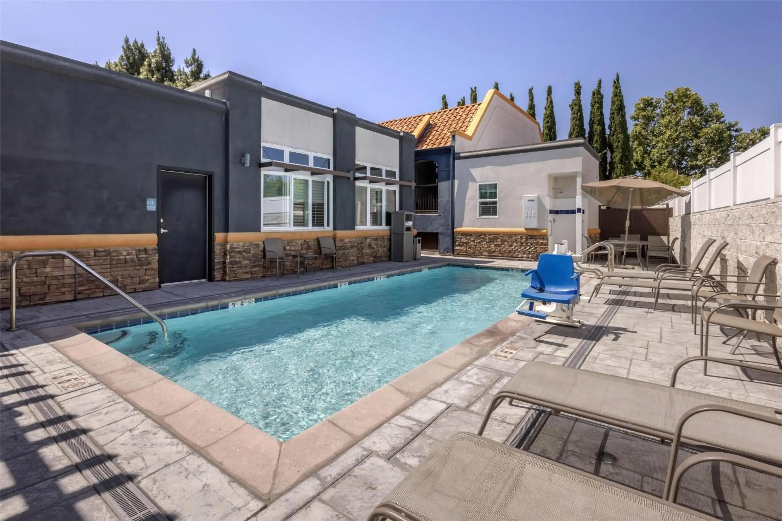 Pool view in Best Western Inn Santa Clara Pool view in Best Western Inn Santa Clara