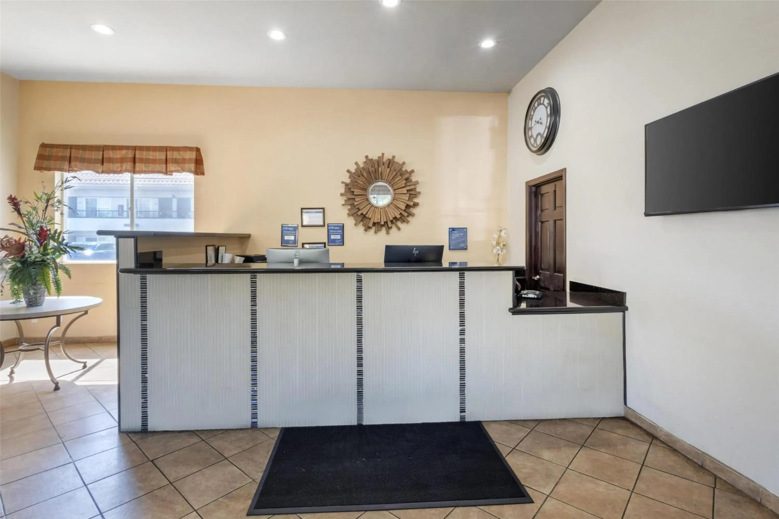 Lobby or reception in Best Western Inn Santa Clara Lobby or reception in Best Western Inn Santa Clara