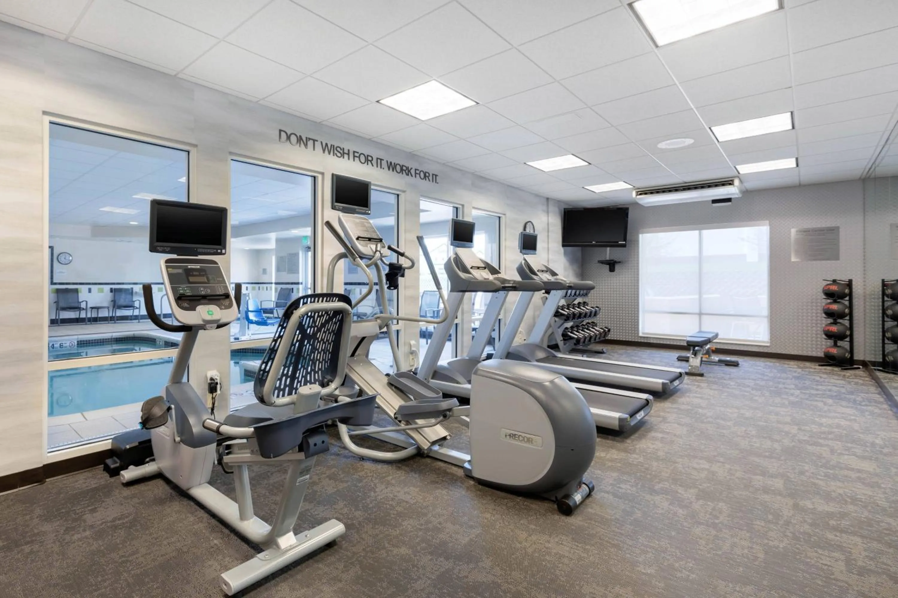 Fitness centre/facilities in Fairfield Inn & Suites by Marriott Rockford
