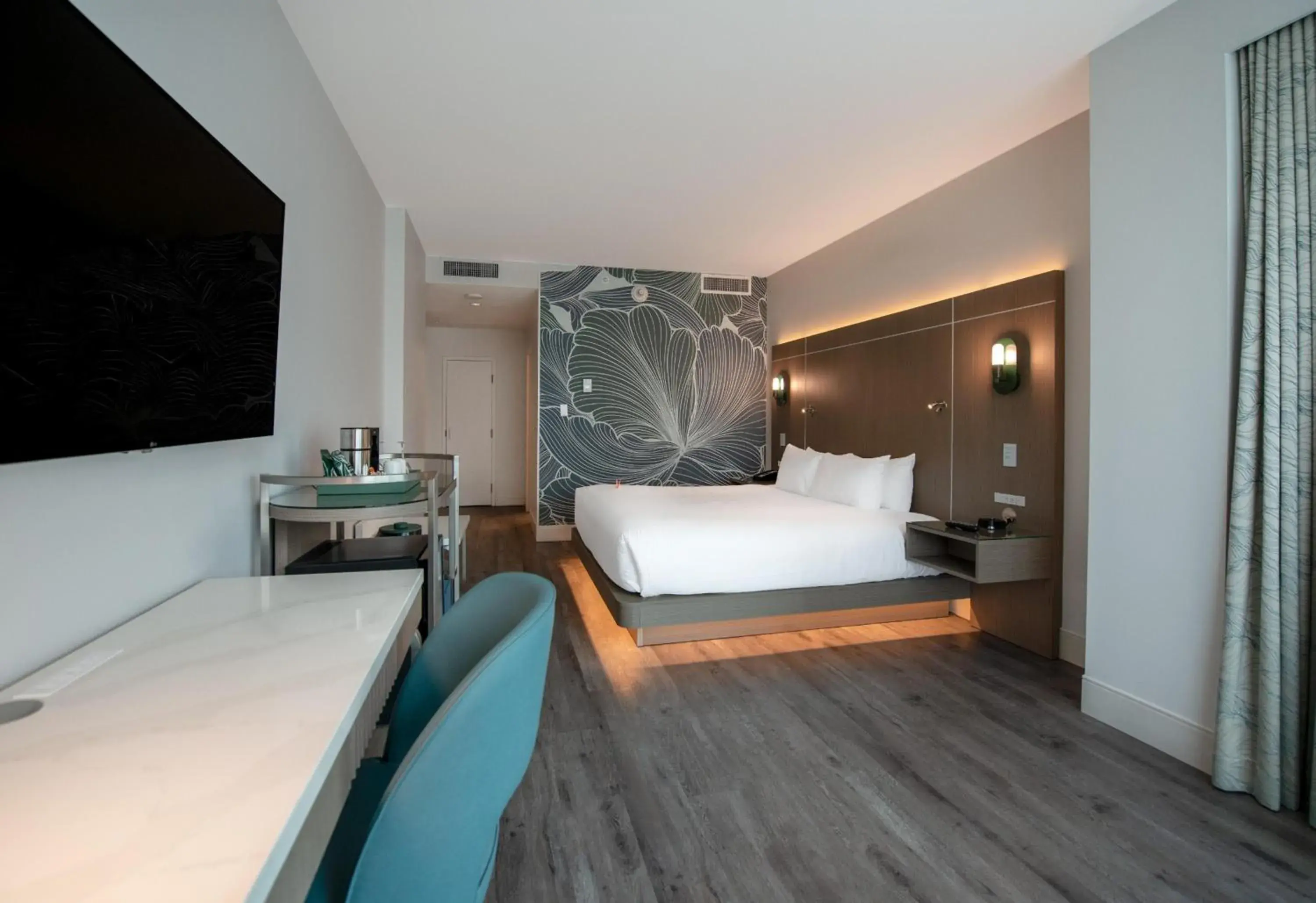 Bedroom, Bed in Coast Coal Harbour Vancouver Hotel by APA Bedroom, Bed in Coast Coal Harbour Vancouver Hotel by APA