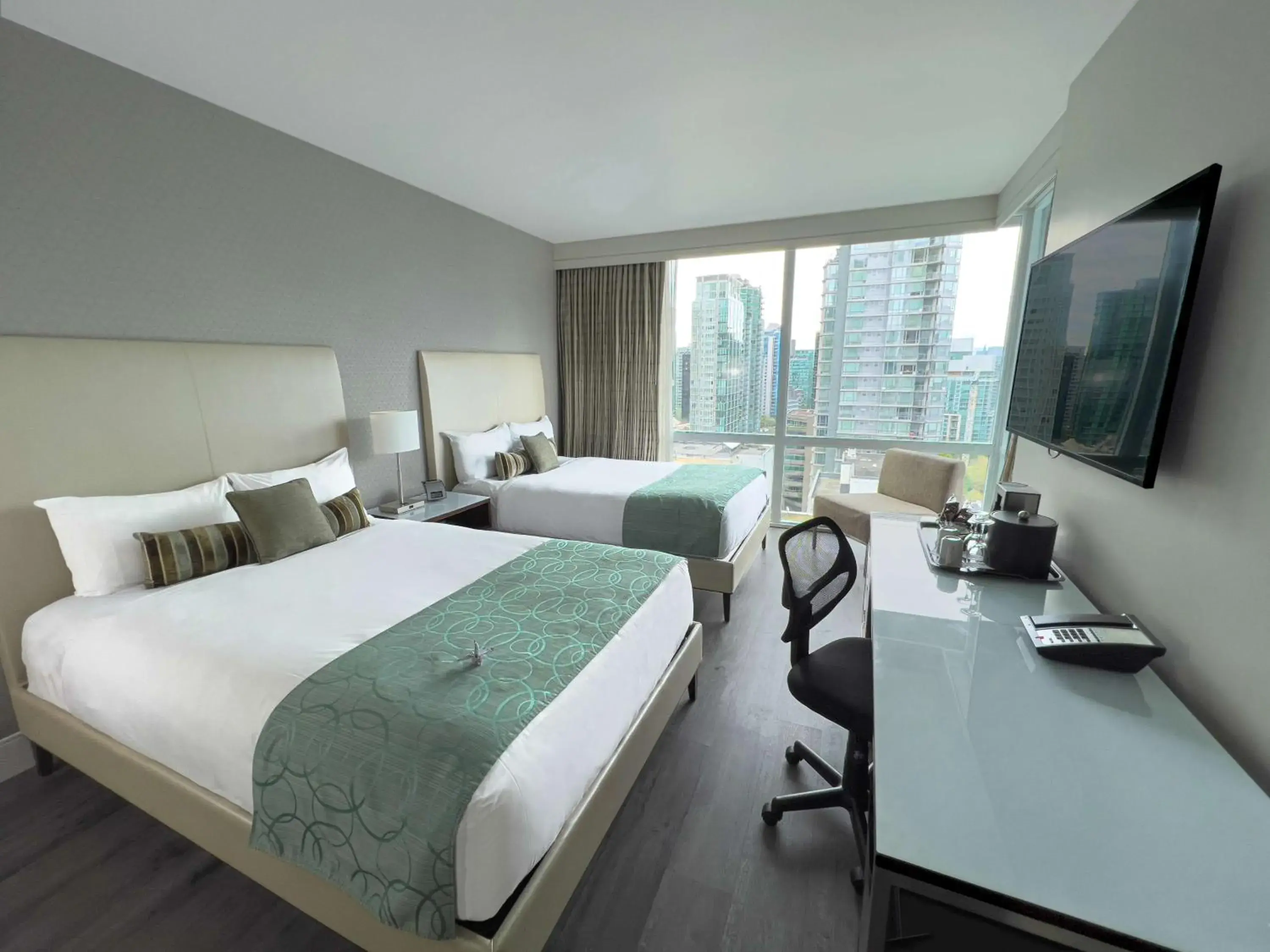 Coast Two Doubles - Pet Friendly in Coast Coal Harbour Vancouver Hotel by APA Coast Two Doubles - Pet Friendly in Coast Coal Harbour Vancouver Hotel by APA