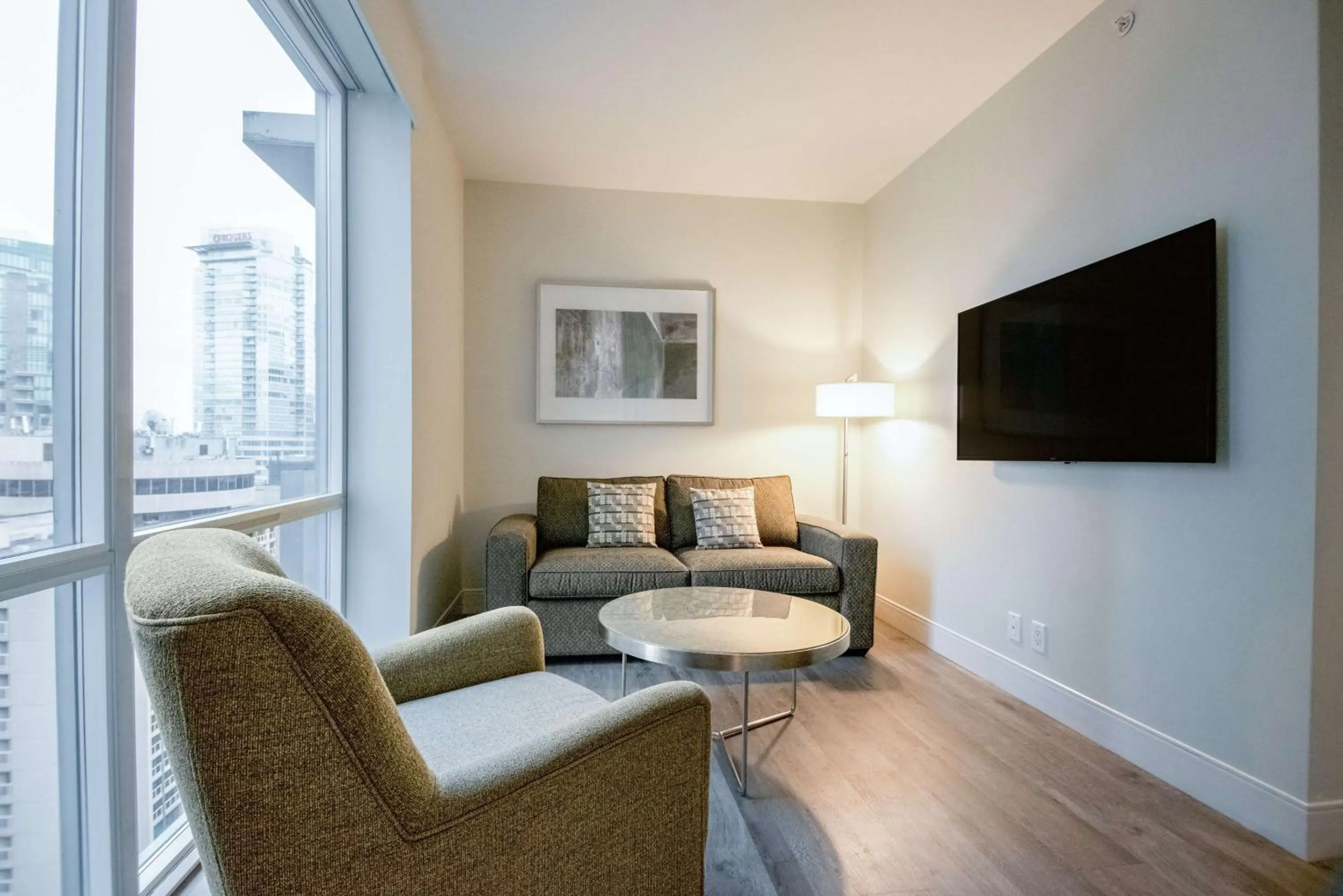 Bedroom in Coast Coal Harbour Vancouver Hotel by APA