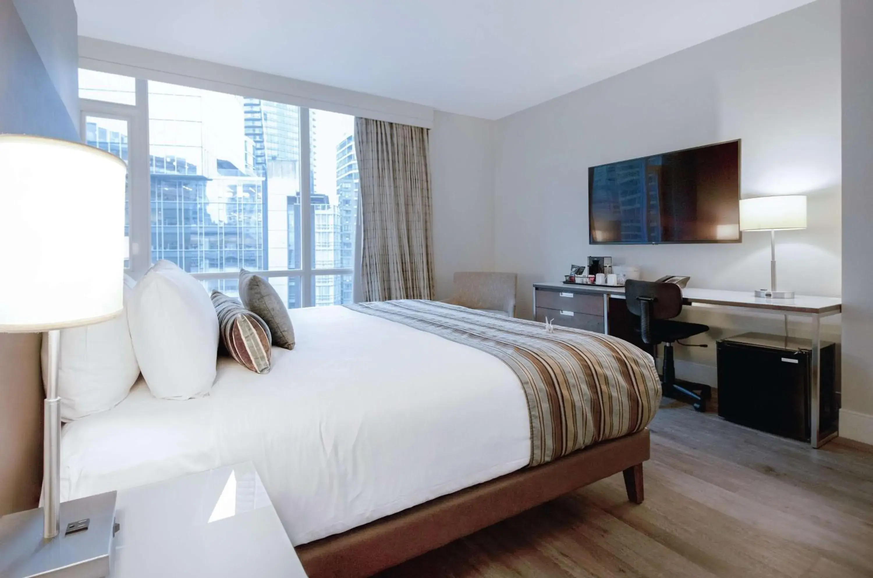 Bedroom, Bed in Coast Coal Harbour Vancouver Hotel by APA Bedroom, Bed in Coast Coal Harbour Vancouver Hotel by APA
