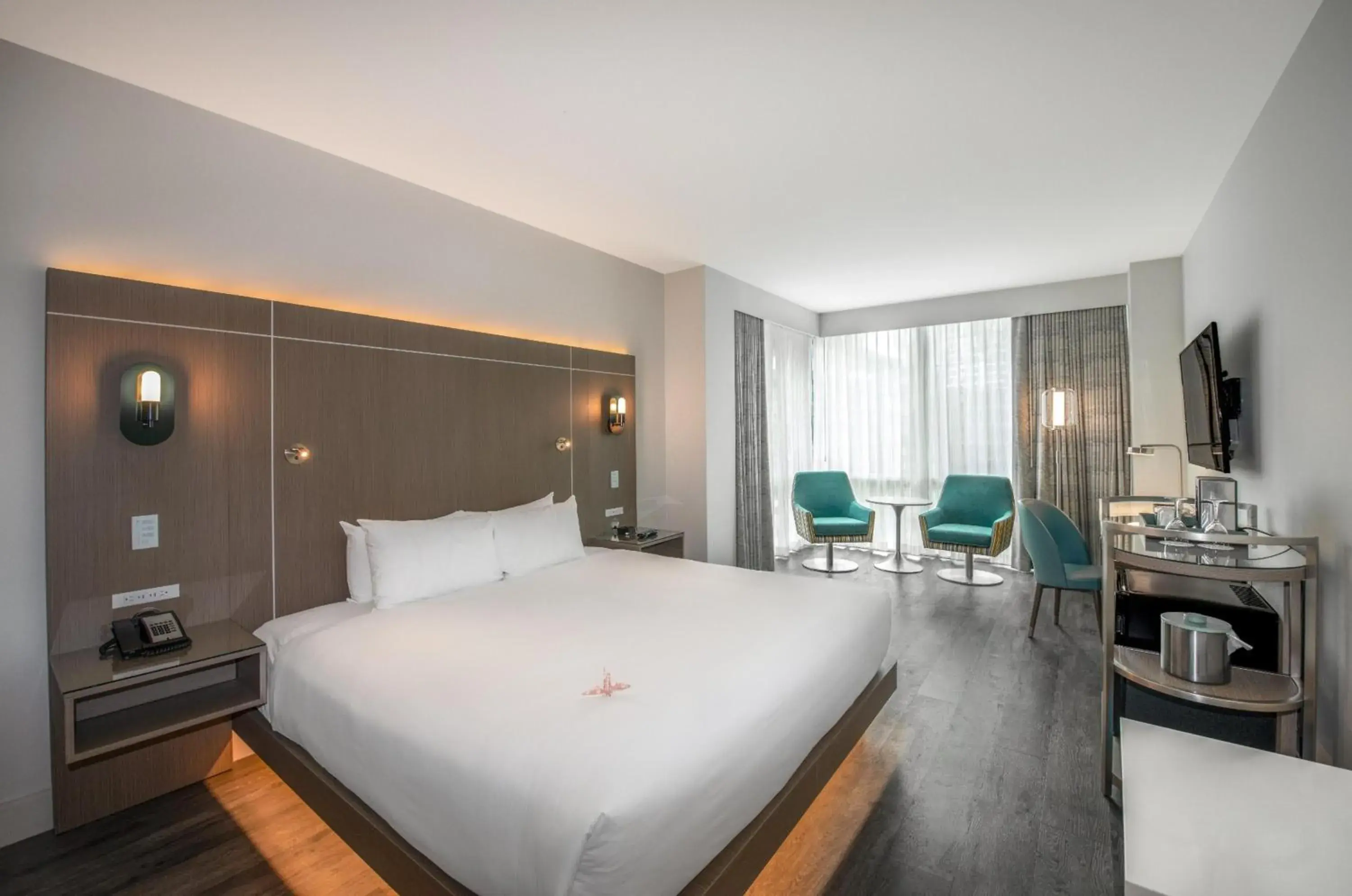 Bedroom, Bed in Coast Coal Harbour Vancouver Hotel by APA Bedroom, Bed in Coast Coal Harbour Vancouver Hotel by APA