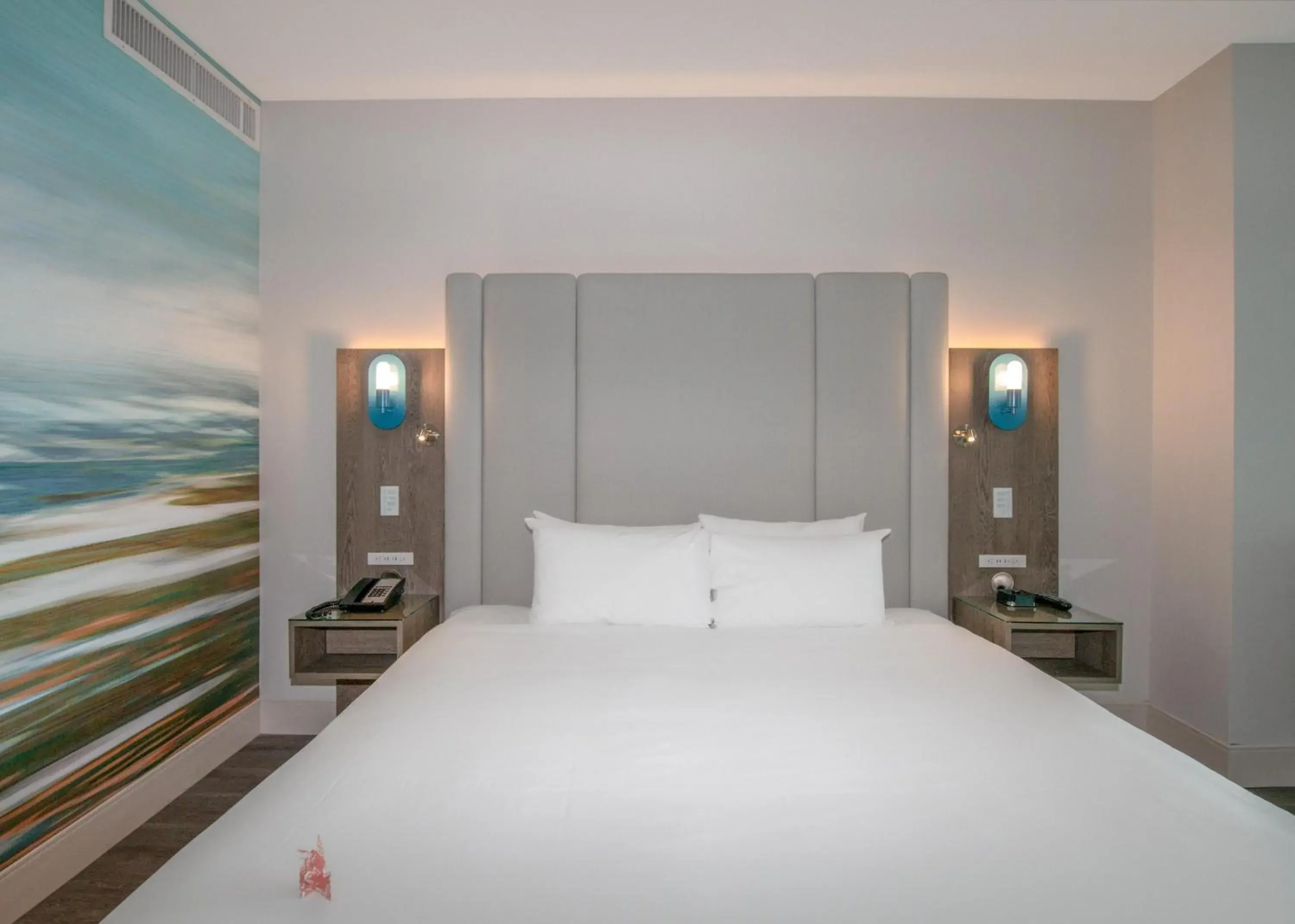 Bedroom, Bed in Coast Coal Harbour Vancouver Hotel by APA Bedroom, Bed in Coast Coal Harbour Vancouver Hotel by APA