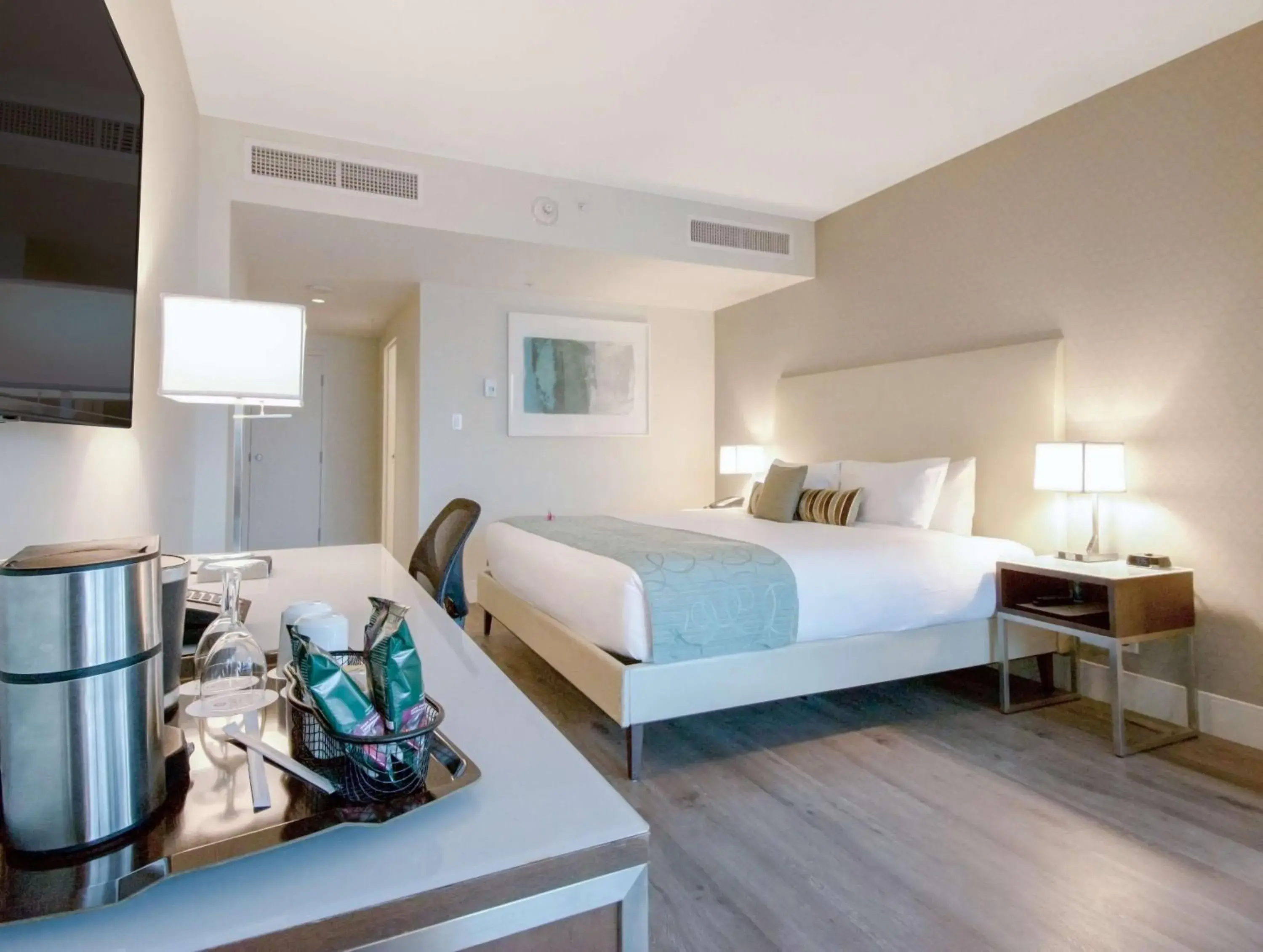 Bedroom, Bed in Coast Coal Harbour Vancouver Hotel by APA Bedroom, Bed in Coast Coal Harbour Vancouver Hotel by APA