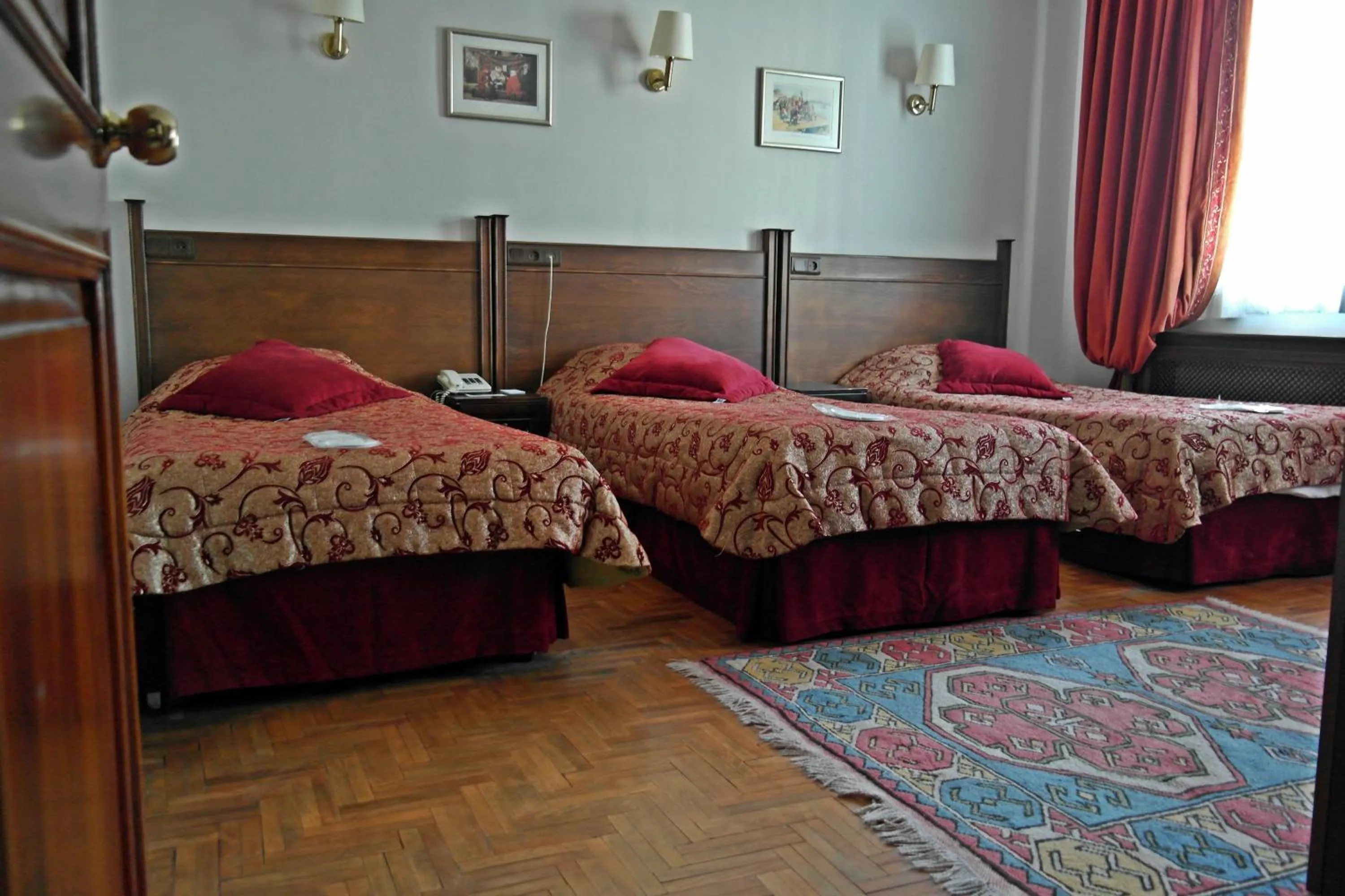 Photo of the whole room, Bed in Turquhouse Hotel