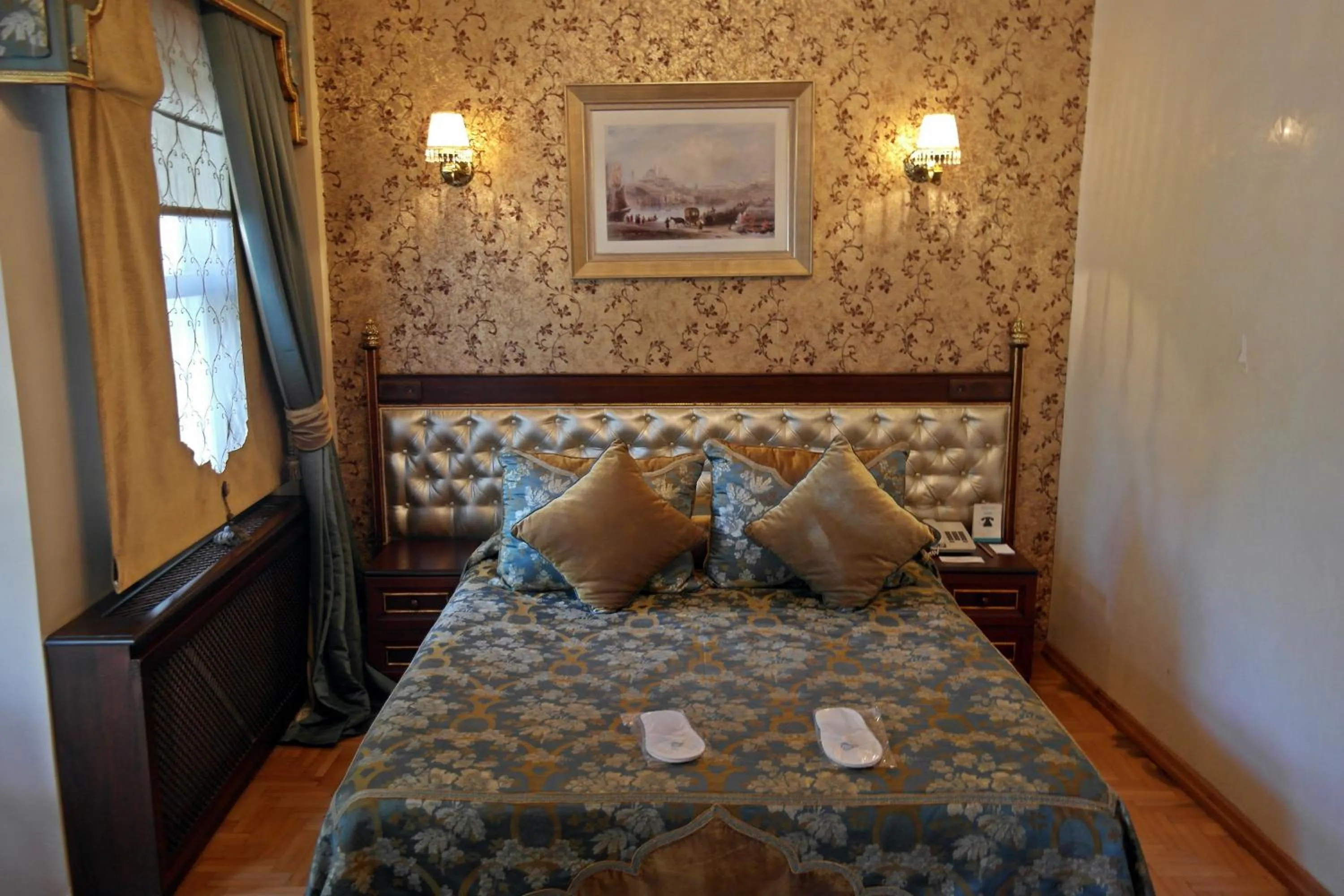 Photo of the whole room, Bed in Turquhouse Hotel