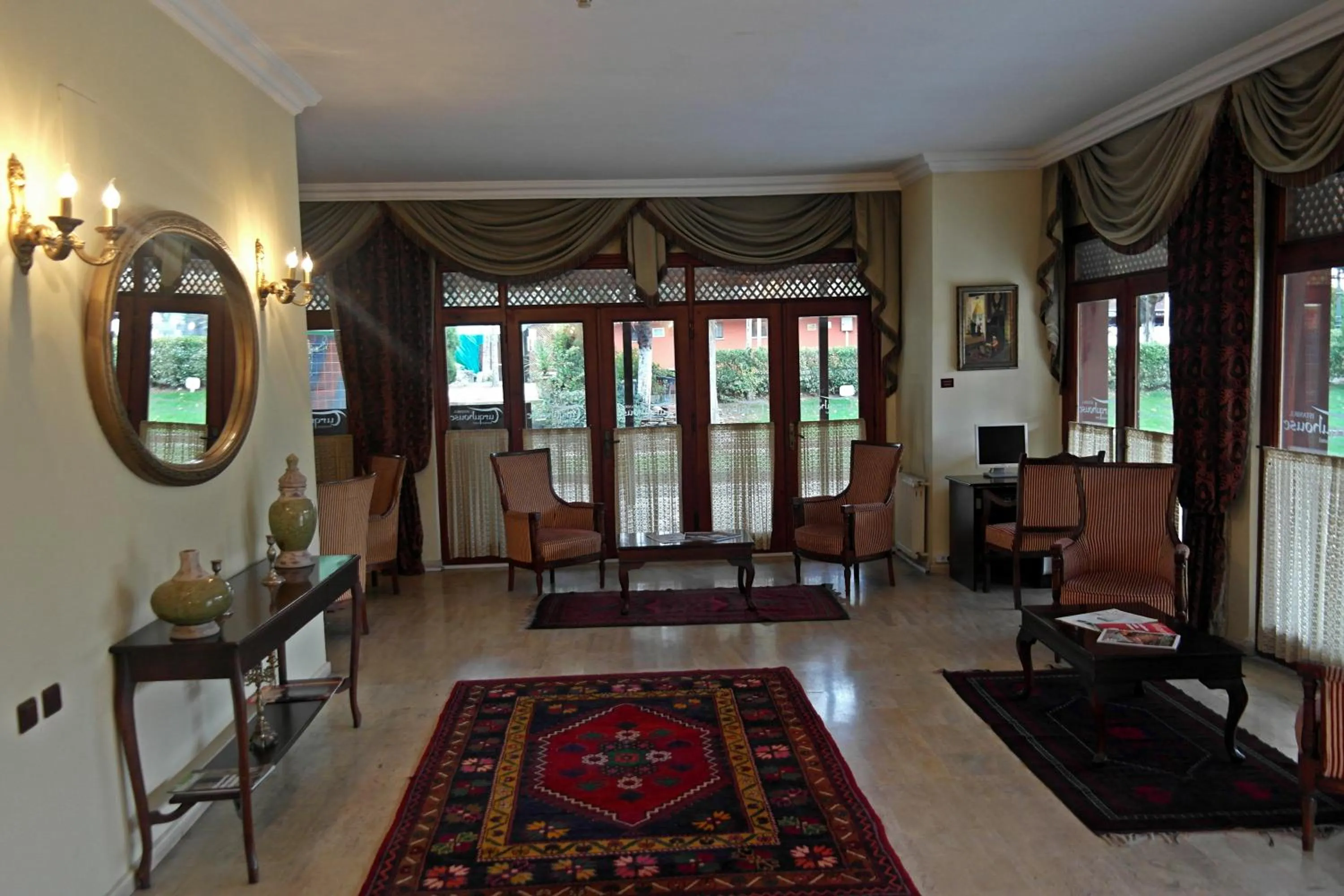 Lobby or reception in Turquhouse Hotel